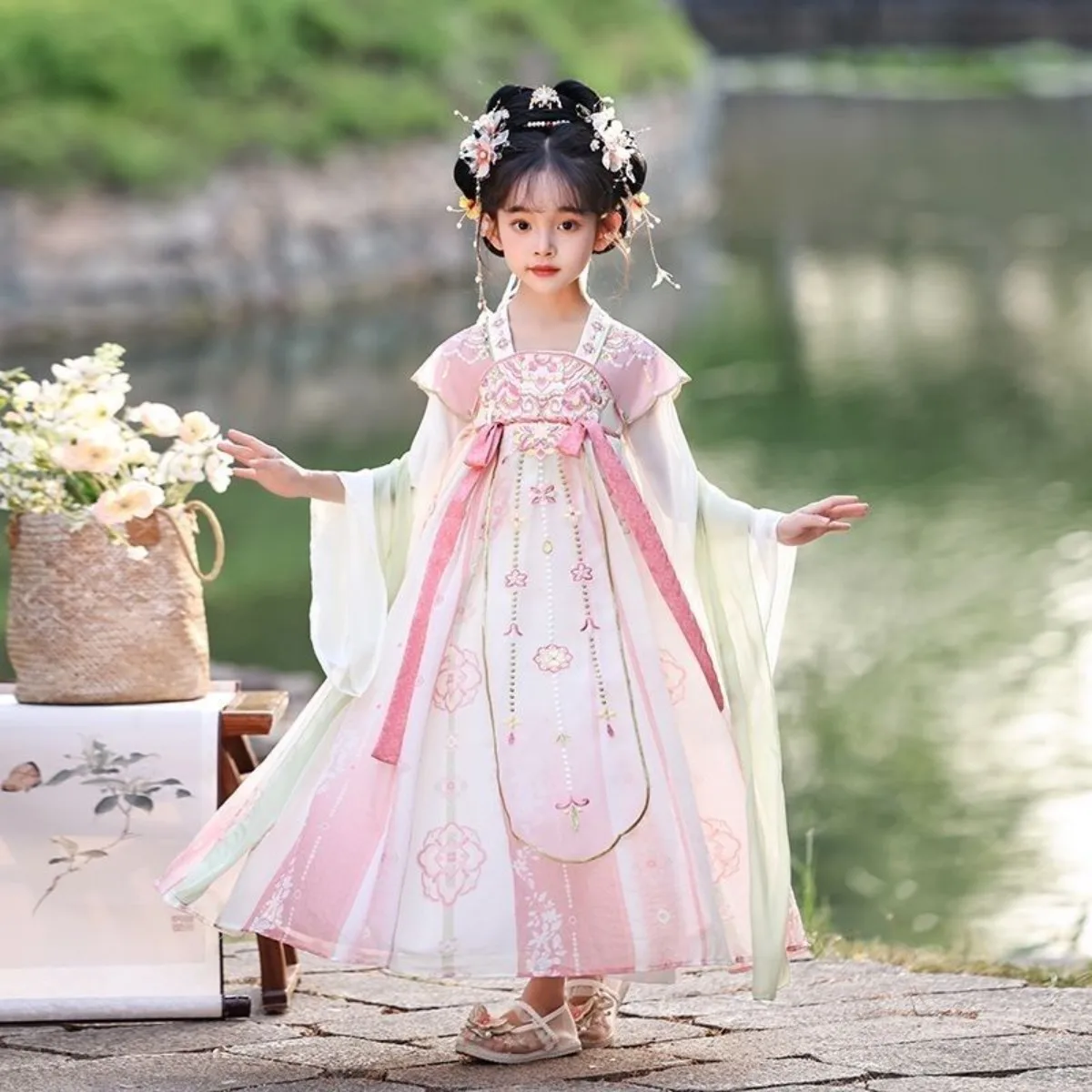 New Fairy Princess Hanfu Dress for Girls - Tang Dynasty Style Gown, Ethereal & Royal Chinese Traditional Costume for Girls 2026
New Fairy Princess Hanfu Dress for Girls - Tang Dynasty Style Gown, Ethereal & Royal Chinese Traditional Costume for Girls 2026