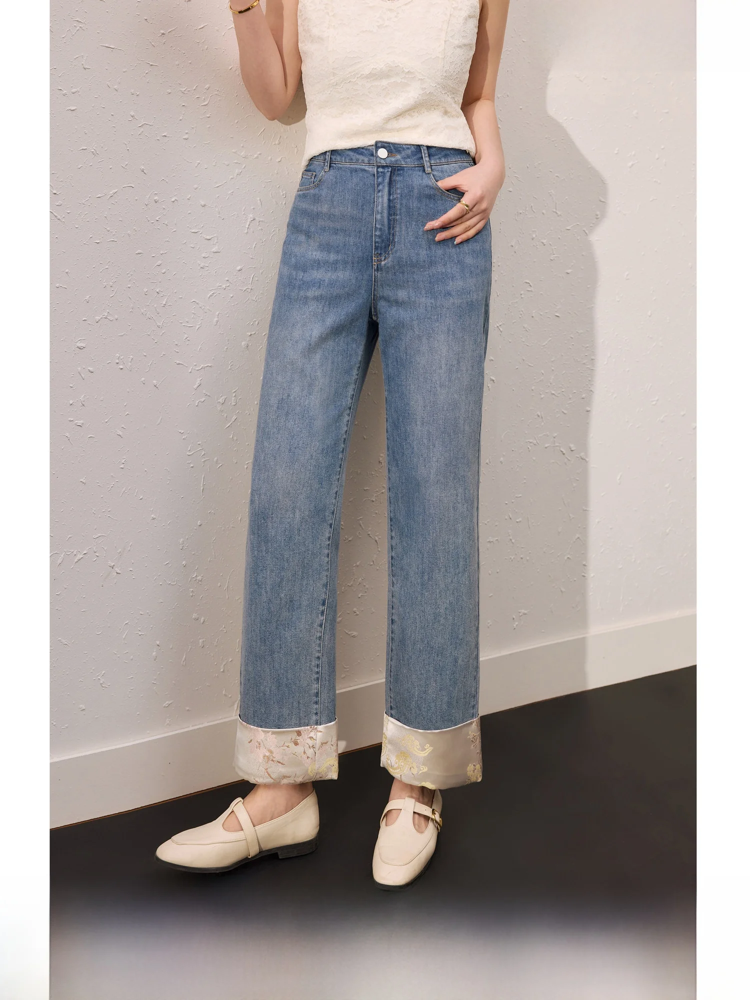 Новые китайские джинсы прямого кроя больших размеров для женщин, корректирующие фигуру, весенние, из хлопкового денима, с высокой талией
Новые китайские джинсы прямого кроя больших размеров для женщин, корректирующие фигуру, весенние, из хлопкового денима, с высокой талией