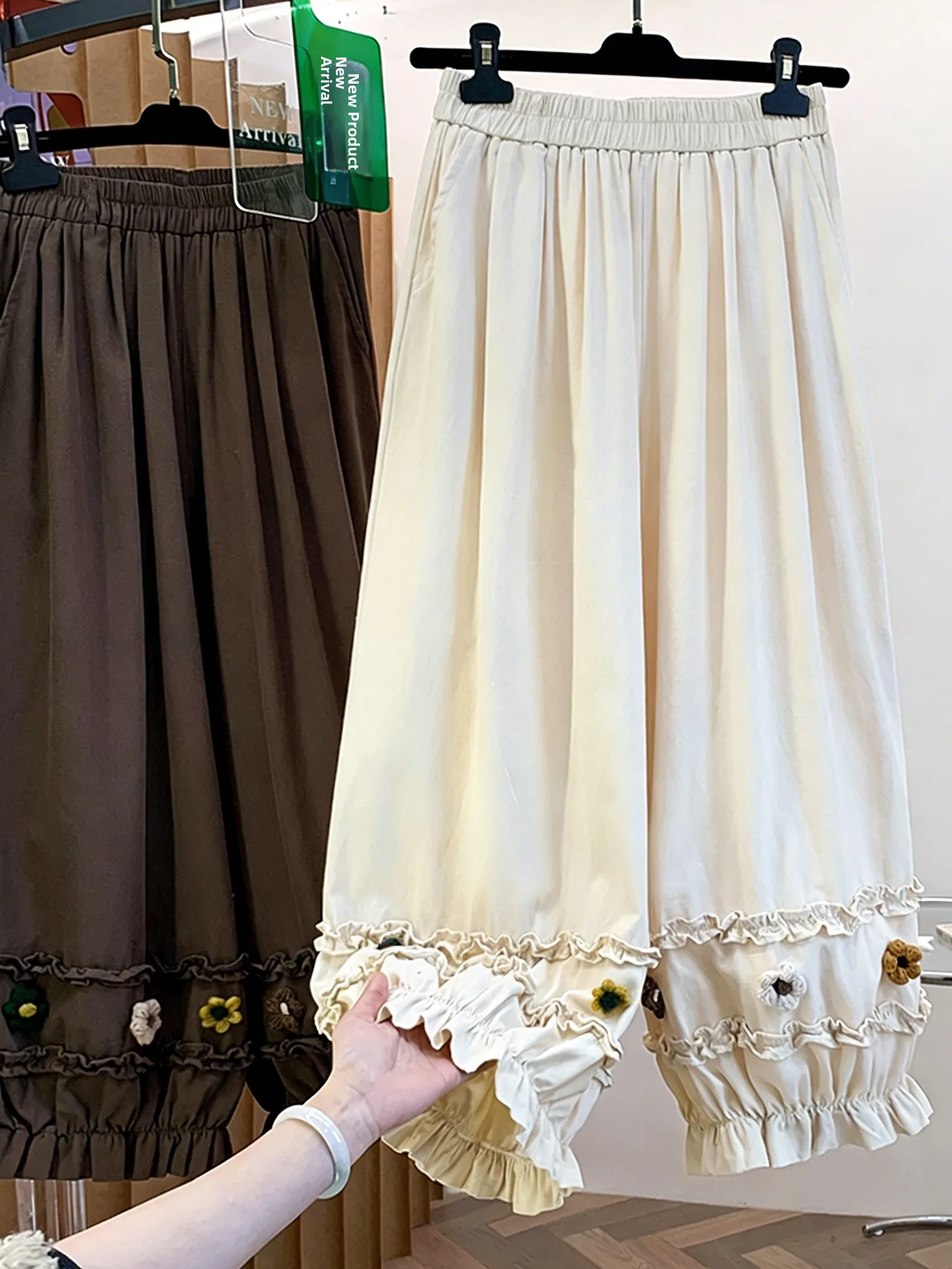 High-End Women's Floral Wide Leg Pants Elastic Waist Lantern Bud Artistic Sle Casual Cotton Straight Tube Pants
High-End Women's Floral Wide Leg Pants Elastic Waist Lantern Bud Artistic Sle Casual Cotton Straight Tube Pants