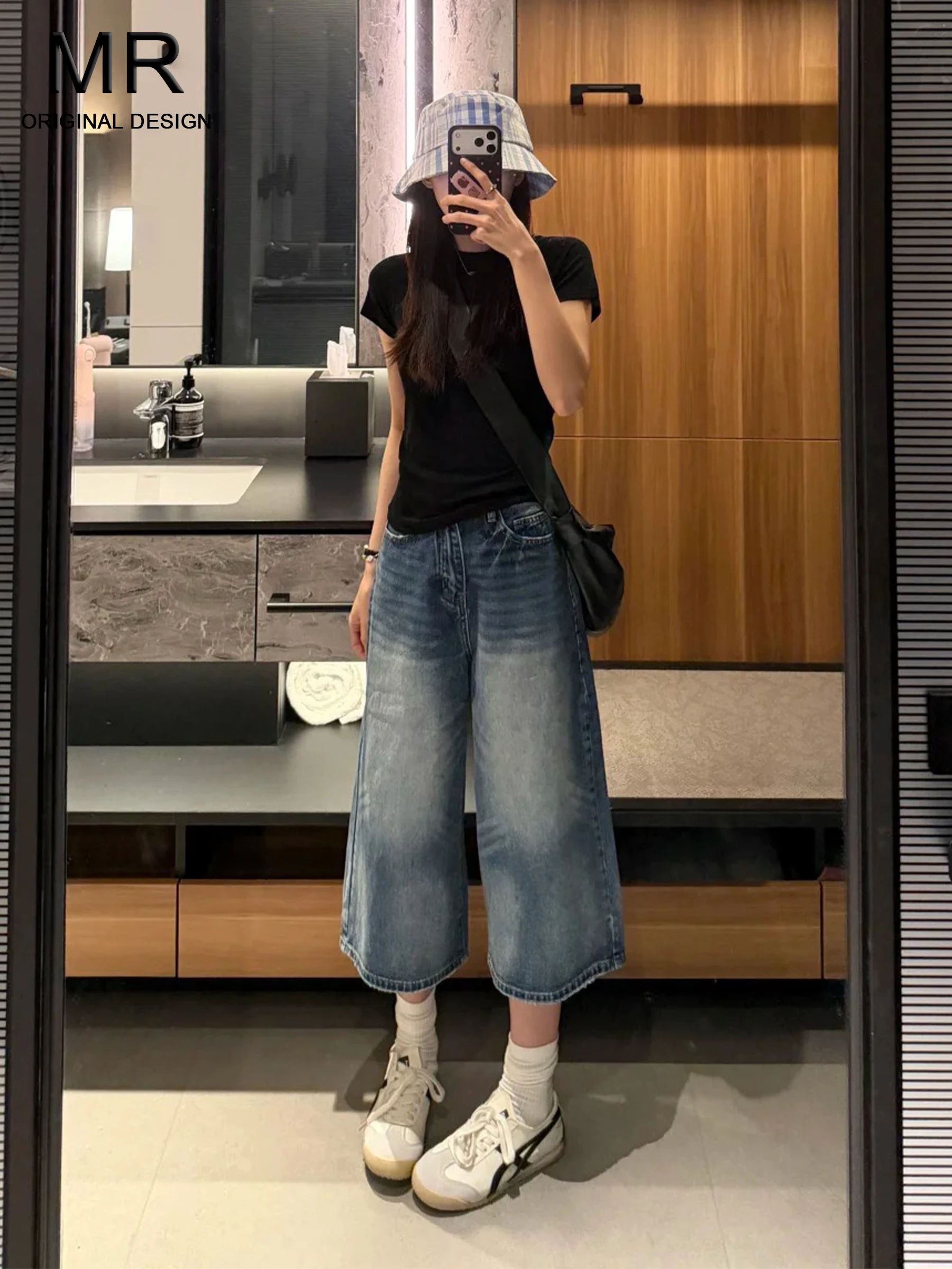 American Style Retro Washed Straight Leg Denim Jeans Women's Summer Blue Hot Girl Loose Slimming Mid-Length Pants
American Style Retro Washed Straight Leg Denim Jeans Women's Summer Blue Hot Girl Loose Slimming Mid-Length Pants