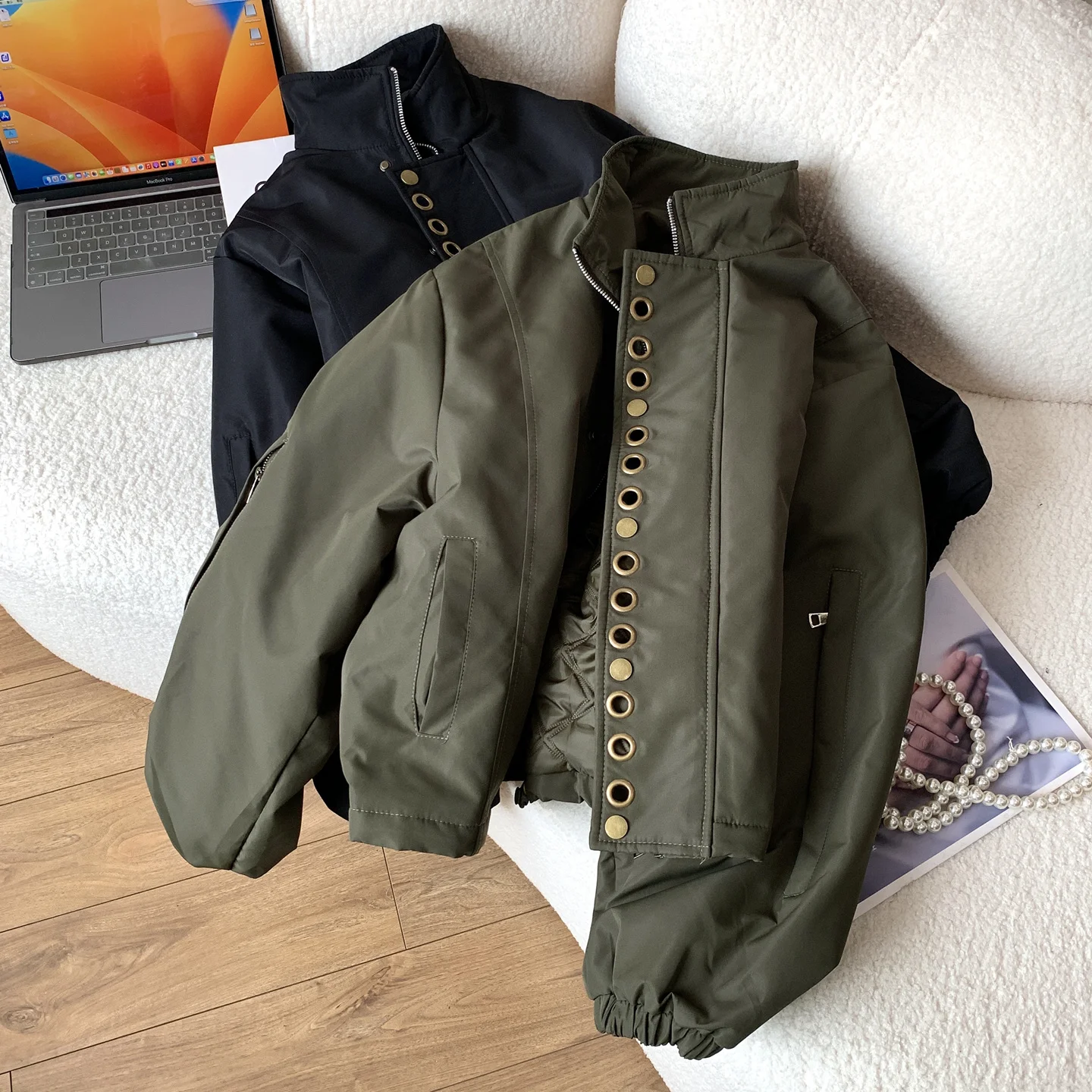 Женская хлопковая куртка в европейском стиле, осенне-зимняя толстая теплая куртка с открытыми пуговицами, пальто с хлопковой подкладкой 
Женская хлопковая куртка в европейском стиле, осенне-зимняя толстая теплая куртка с открытыми пуговицами, пальто с хлопковой подкладкой