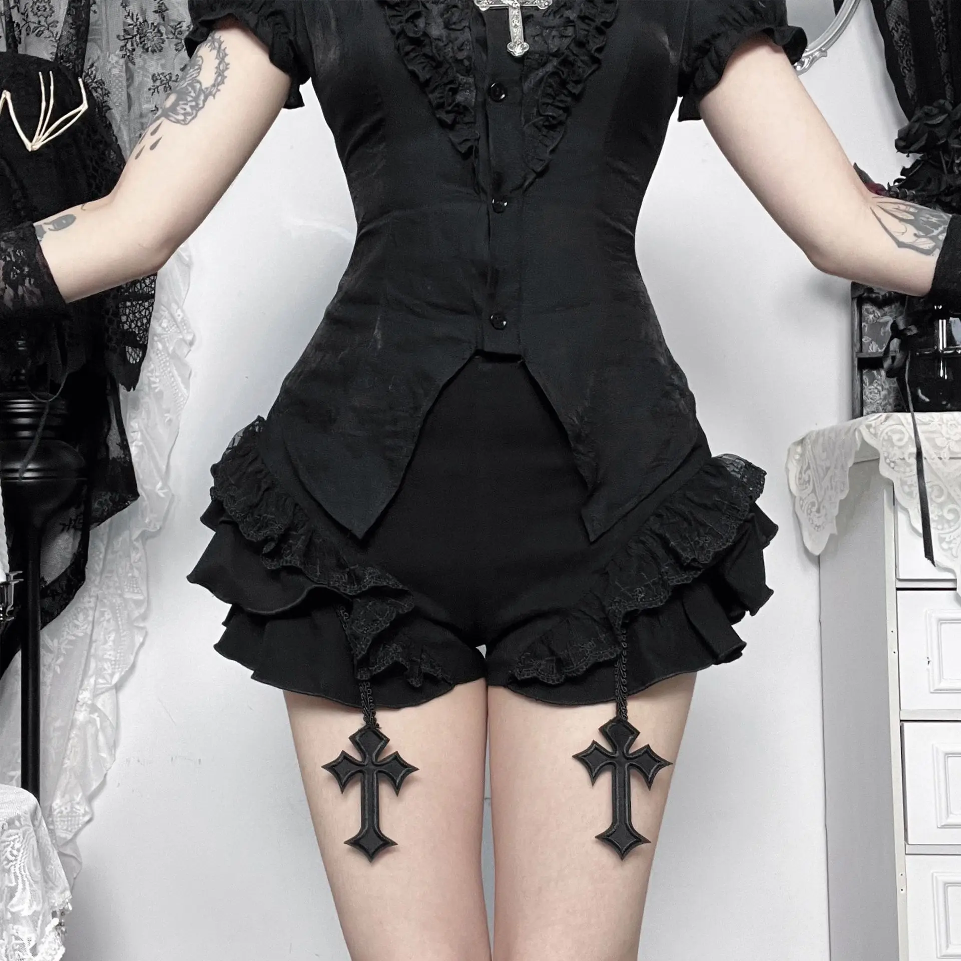 Gothic Lace Patchwork Skirts Women Y2K Sexy Low Waist Streetwear Mini Shorts Skirts Fashion Dark Academic All Match Tutu Skirts
Gothic Lace Patchwork Skirts Women Y2K Sexy Low Waist Streetwear Mini Shorts Skirts Fashion Dark Academic All Match Tutu Skirts