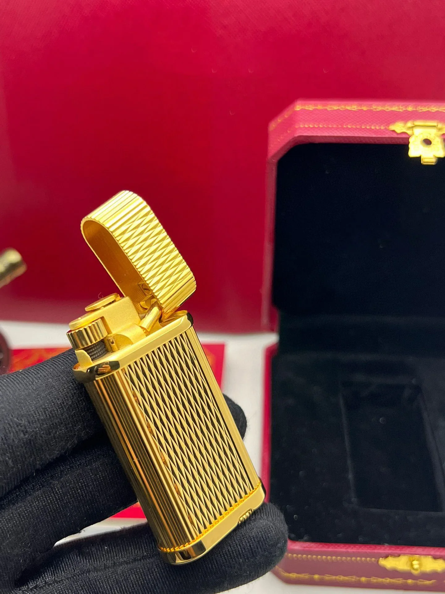 Золотая надувная Зажигалка для сигар, ветрозащитная Зажигалка для кухни и барбекю, используется в качестве подарка для мужчин, аксессуары для сигарет
Золотая надувная Зажигалка для сигар, ветрозащитная Зажигалка для кухни и барбекю, используется в качестве подарка для мужчин, аксессуары для сигарет
