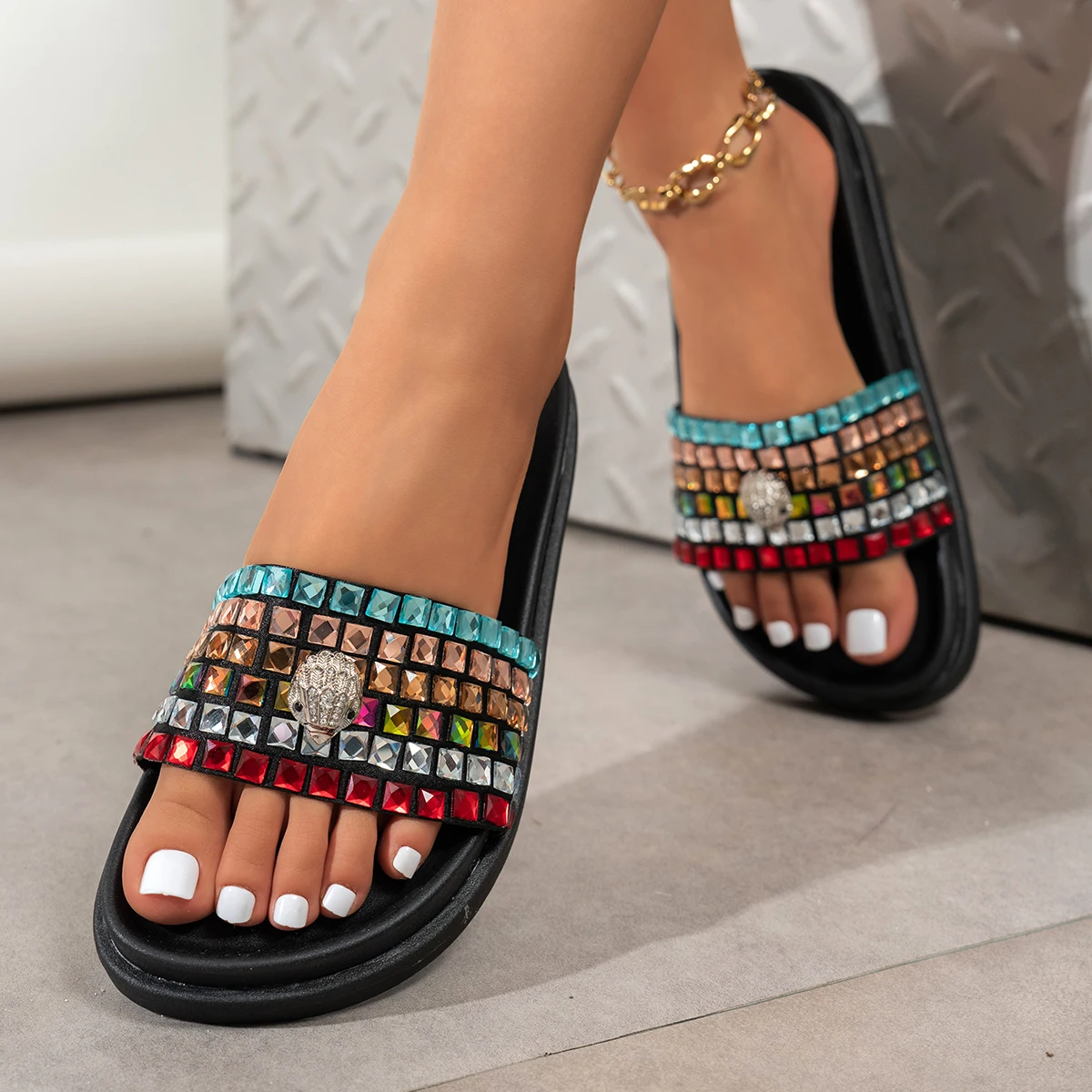 Women's 2026 New Outdoor Casual Non-slip Open-toe Slippers Summer Luxury Rhinestone Decorated Thick-soled Slippers Large Size
Women's 2026 New Outdoor Casual Non-slip Open-toe Slippers Summer Luxury Rhinestone Decorated Thick-soled Slippers Large Size
