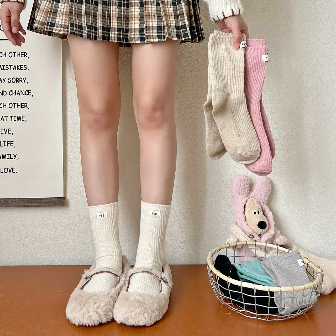 Women's Sock Autumn Winter Mid Tube Soft Striped Wool Comfortable Cloth Label Floor Look Beautiful Fashion Solid Color Socks
Women's Sock Autumn Winter Mid Tube Soft Striped Wool Comfortable Cloth Label Floor Look Beautiful Fashion Solid Color Socks