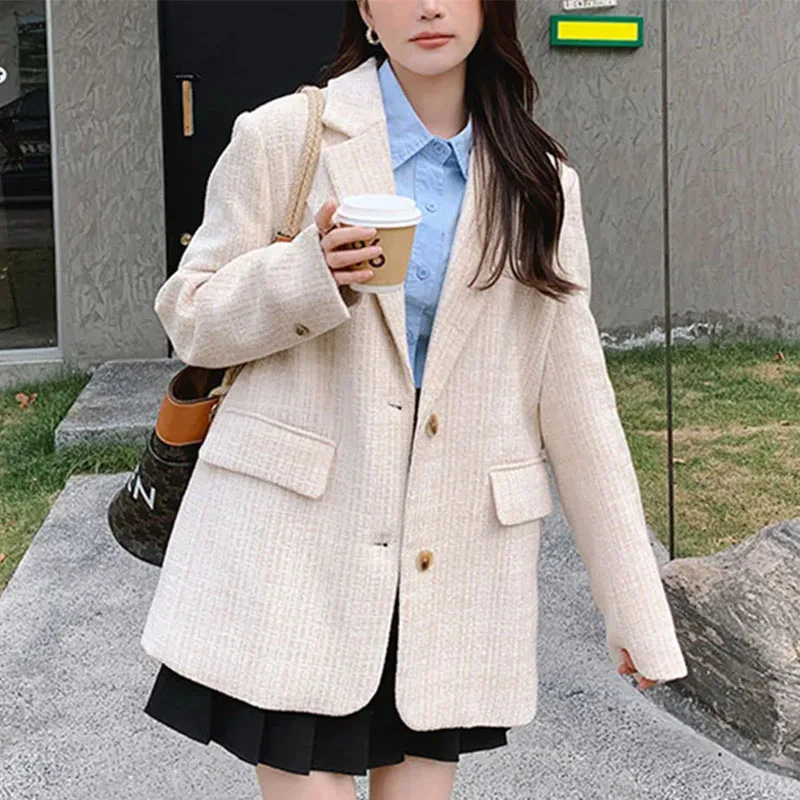 2024 Spring Autumn Women Tailored Coat Solid Color Female Blazer Chic Outerwear New Notched Single Breasted Loose Suit Jackets
2024 Spring Autumn Women Tailored Coat Solid Color Female Blazer Chic Outerwear New Notched Single Breasted Loose Suit Jackets