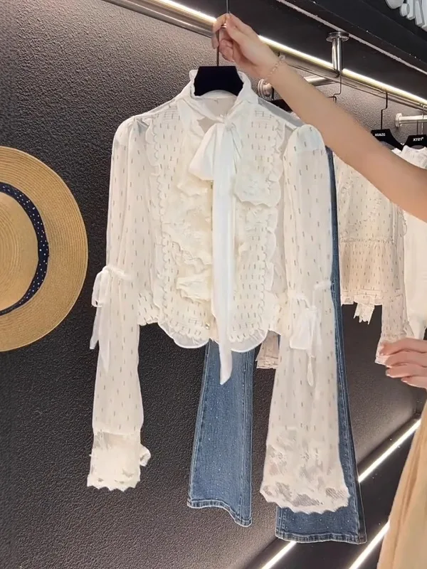 Elegant Petal Sleeve Shirt Women's Early Autumn High-End Feel Unique Beautiful Lace Trim Court Style Loose Fit Long Sleeve
Elegant Petal Sleeve Shirt Women's Early Autumn High-End Feel Unique Beautiful Lace Trim Court Style Loose Fit Long Sleeve