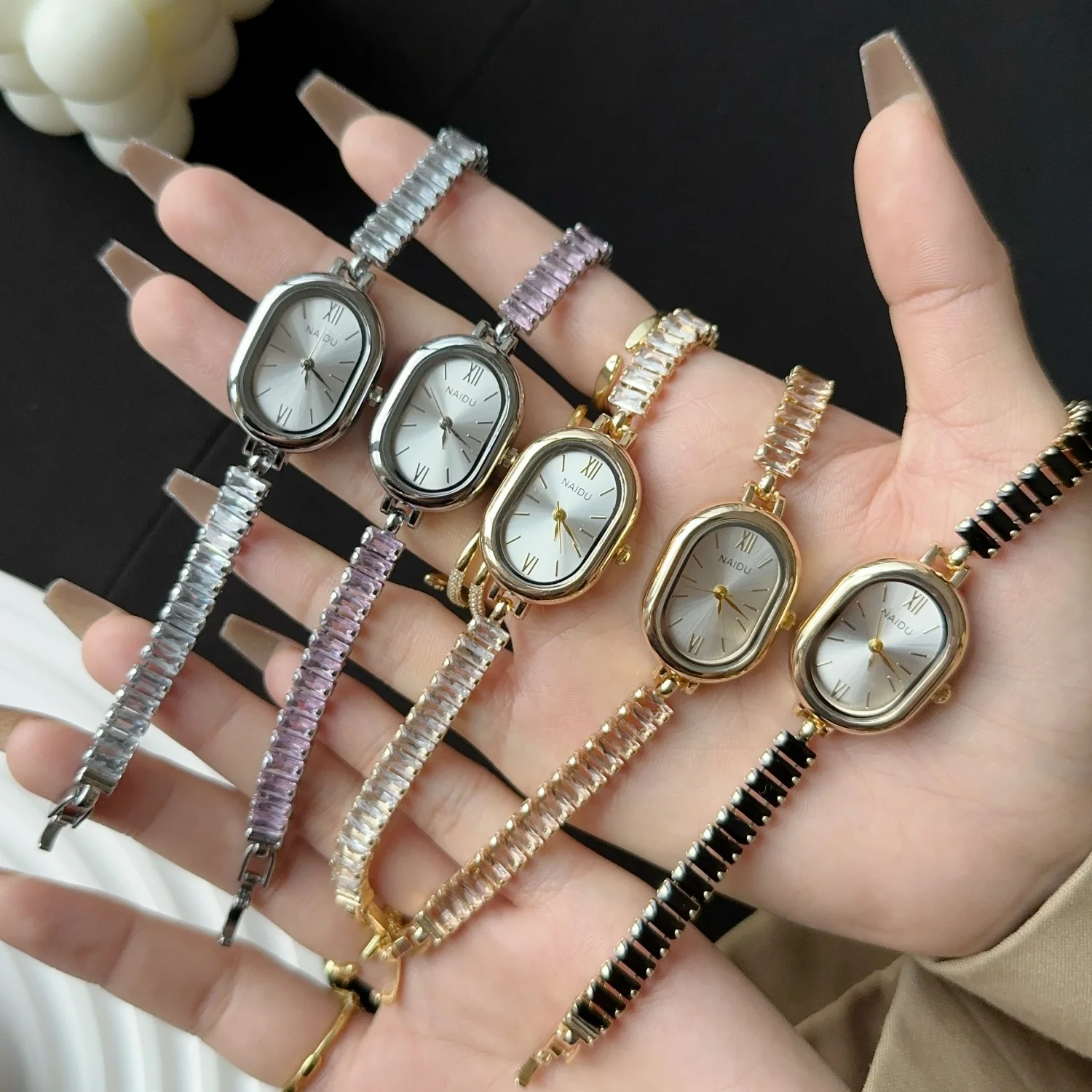 Роскошные брендовые женские часы с бриллиантами, женские наручные часы со стразами, женский тонкий браслет, женские часы с овальным циферблатом, Relogio Feminino
Роскошные брендовые женские часы с бриллиантами, женские наручные часы со стразами, женский тонкий браслет, женские часы с овальным циферблатом, Relogio Feminino