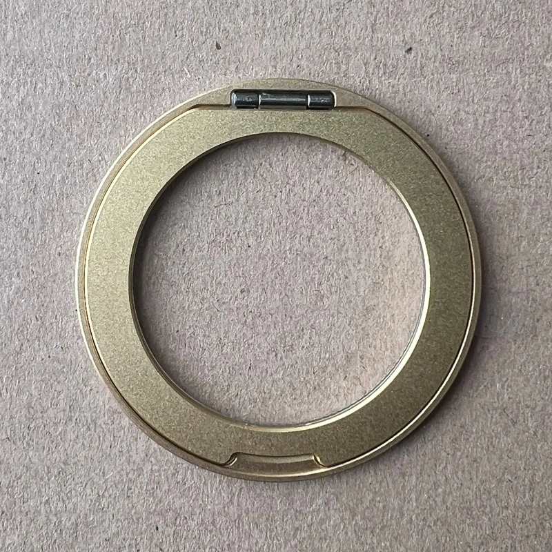 Rotating phone holder adhesive decompression rotating ring desktop horizontal and vertical support magnetic phone holder factor
Rotating phone holder adhesive decompression rotating ring desktop horizontal and vertical support magnetic phone holder factor