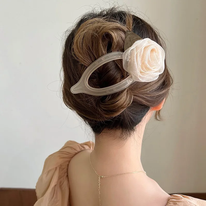 Bohemian Rose Hair Claw Clip, Oversized Duckbill Clip for Effortless Updos, Minimalist, Elegant and Versatile Hair Accessory
Bohemian Rose Hair Claw Clip, Oversized Duckbill Clip for Effortless Updos, Minimalist, Elegant and Versatile Hair Accessory