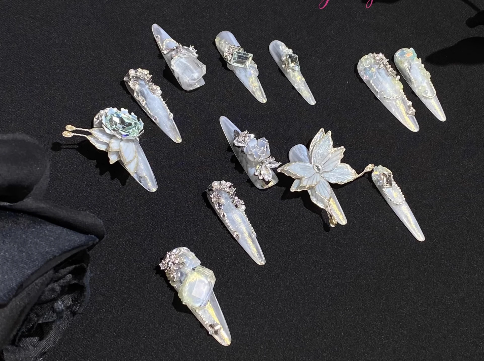 Hand-worn Nail Silk Enamel Butterfly Polarized Golden Lake Blue-green Gravel Nail Piece Custom Products
Hand-worn Nail Silk Enamel Butterfly Polarized Golden Lake Blue-green Gravel Nail Piece Custom Products