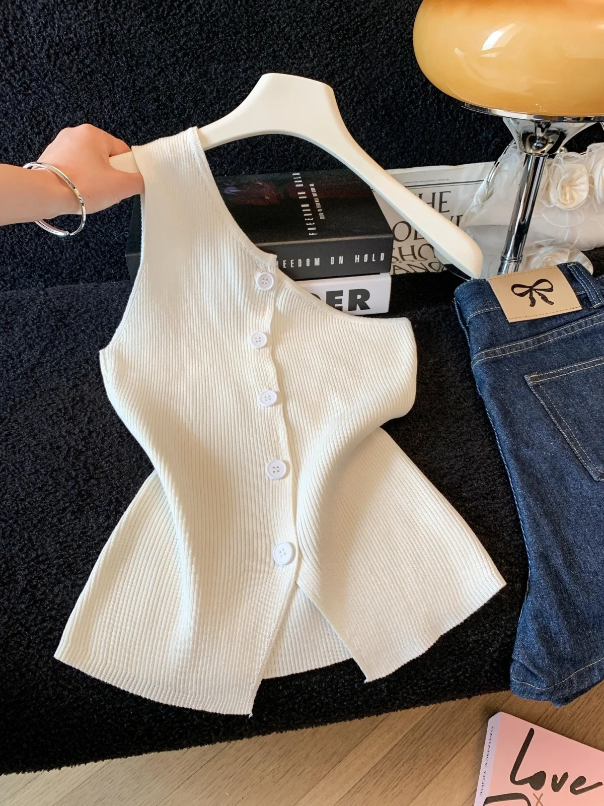 Pure Desire Sexy Diagonal Shoulder Strap Vest Women's Summer Slim Fit Knitted Top in Beige Color Fashionable And Stylish
Pure Desire Sexy Diagonal Shoulder Strap Vest Women's Summer Slim Fit Knitted Top in Beige Color Fashionable And Stylish