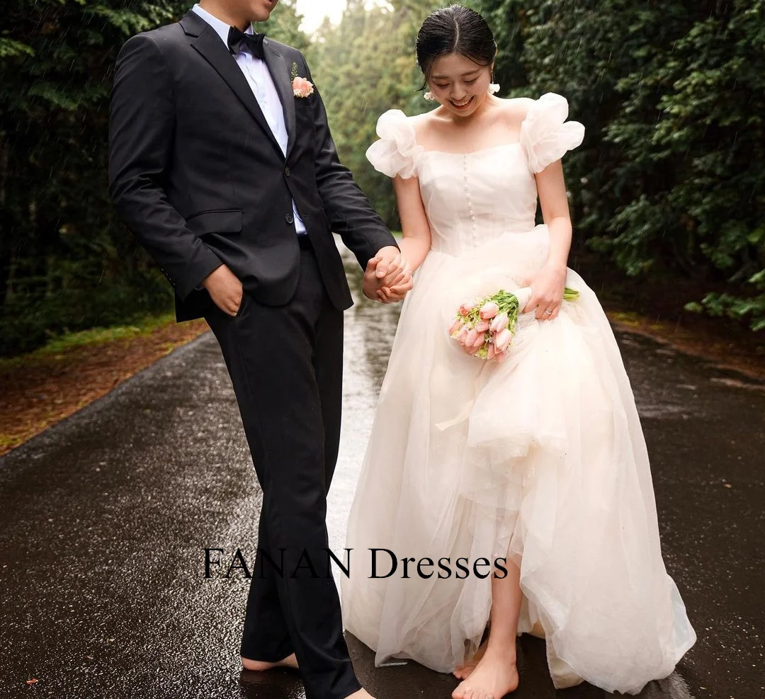 FANAN Korea Ivory Square Neck Wedding Dresses 웨딩드레스 Puff Sleeves Organza Corset Pretty Custom Made Bride Gowns Plus Size
FANAN Korea Ivory Square Neck Wedding Dresses 웨딩드레스 Puff Sleeves Organza Corset Pretty Custom Made Bride Gowns Plus Size