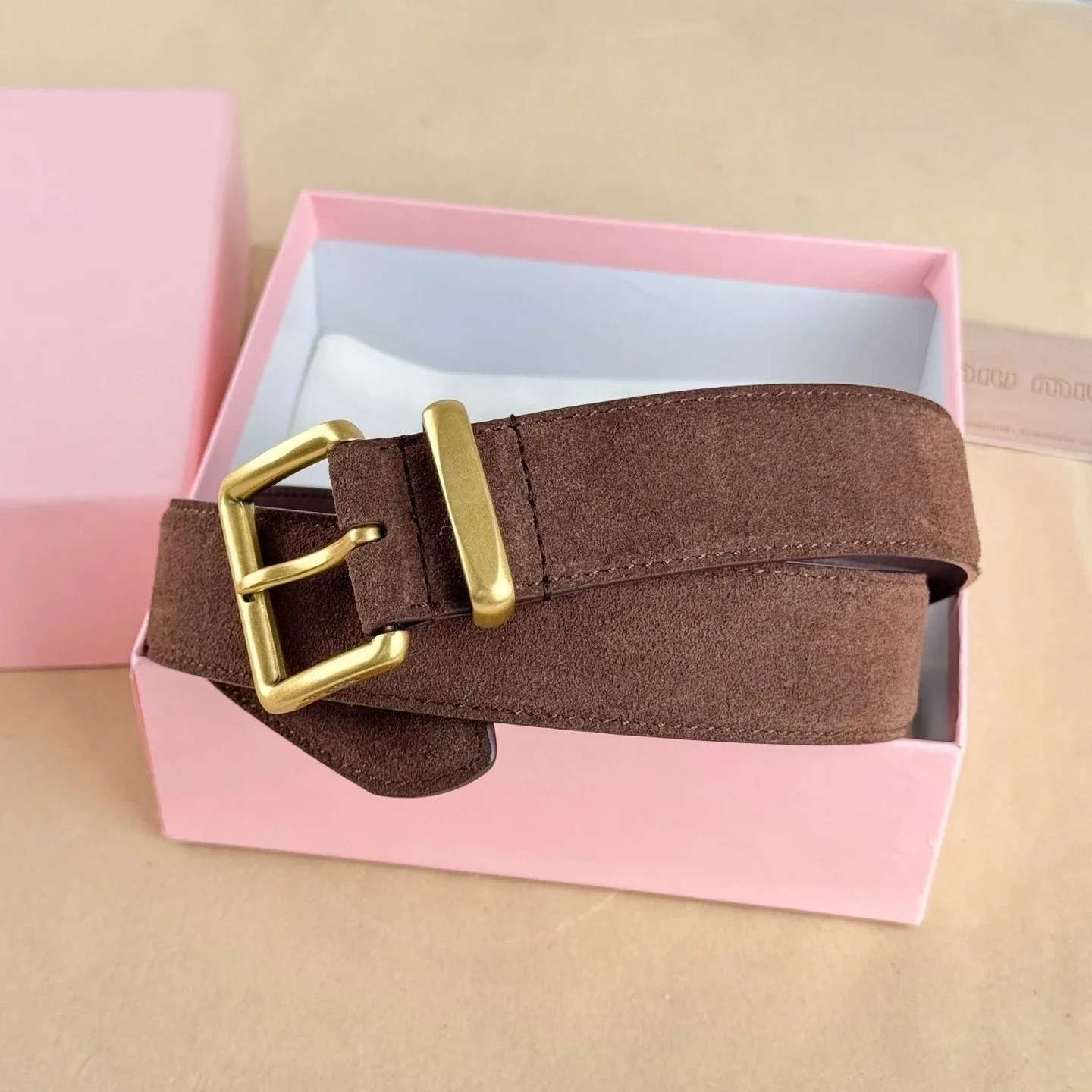 Fashion Belt Trend M Series Handmade Suede Belt Simple and Elegant Metal Buckle Women's Belt Suede Belt Luxury High-end Gift
Fashion Belt Trend M Series Handmade Suede Belt Simple and Elegant Metal Buckle Women's Belt Suede Belt Luxury High-end Gift