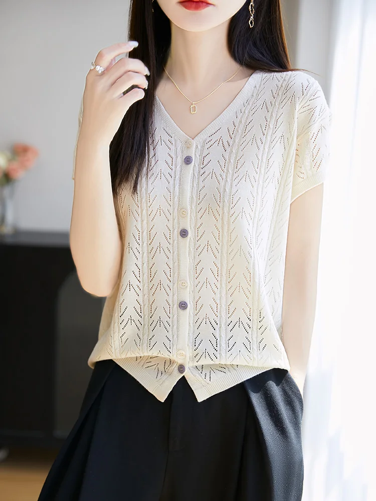 2026 New Vintage Hollow out V-Neck Short Sleeve Knitted Top Women Summer Thin Design Sensation Small Flying Sleeve Blouse
2026 New Vintage Hollow out V-Neck Short Sleeve Knitted Top Women Summer Thin Design Sensation Small Flying Sleeve Blouse