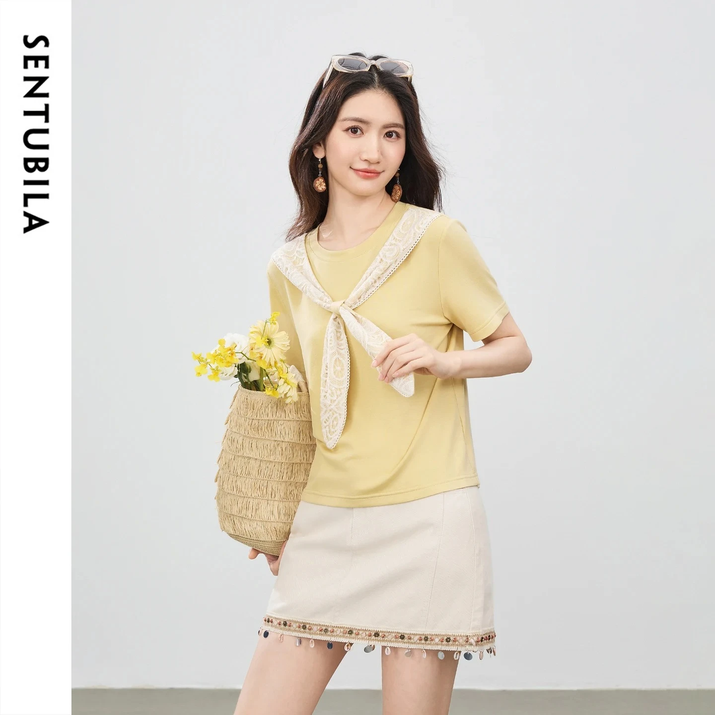 SENTUBILA Women Casual T-Shirt 2026 Summer Contrast Color Lace Shawl Office Crew Neck Short Sleeve Straight Knit Top Q62TM7018
SENTUBILA Women Casual T-Shirt 2026 Summer Contrast Color Lace Shawl Office Crew Neck Short Sleeve Straight Knit Top Q62TM7018