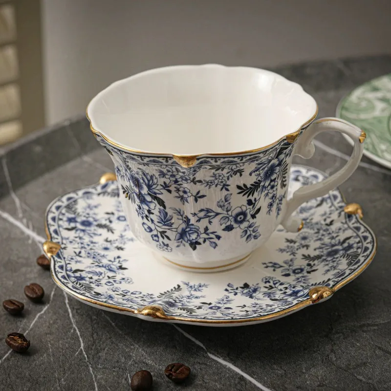 European Blue and White Coffee Cup Set Palace Floral Gold Rim Vintage Blue and White Porcelain Ceramic Cup
European Blue and White Coffee Cup Set Palace Floral Gold Rim Vintage Blue and White Porcelain Ceramic Cup