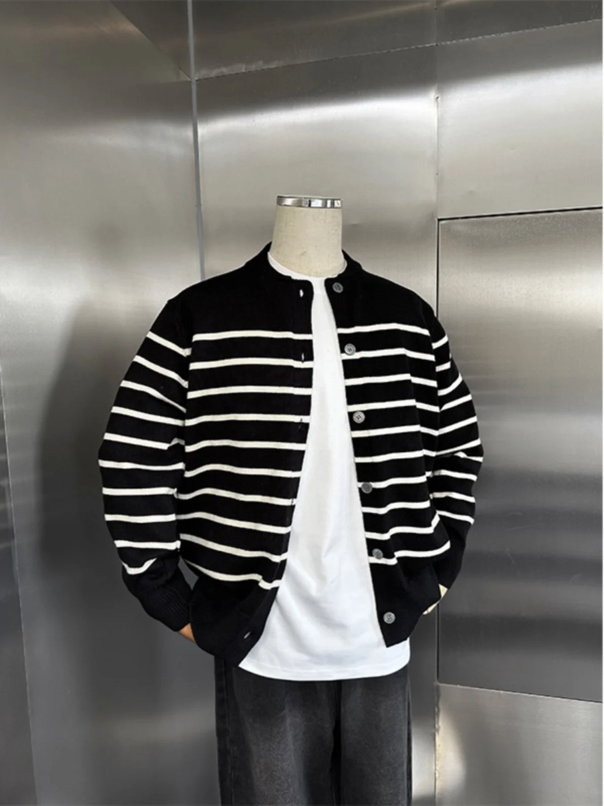 Classic Men's Autumn Winter Casual Knitted Sweater Coat Striped Open Cardigan Trendy Long Sve Henry Collar Youth Vitali ...
Classic Men's Autumn Winter Casual Knitted Sweater Coat Striped Open Cardigan Trendy Long Sve Henry Collar Youth Vitali ...
