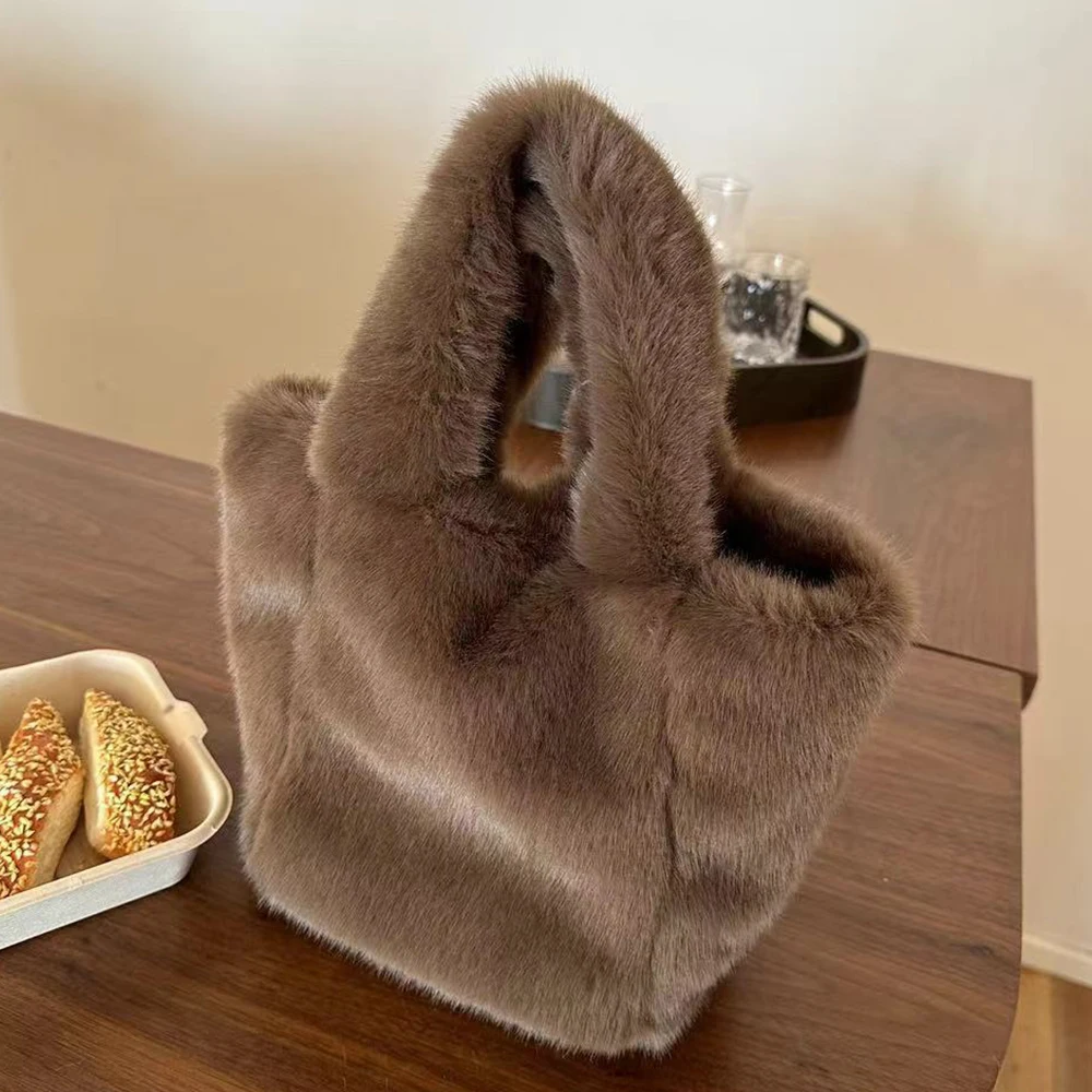 Autumn and Winter Soft Plush Women Handbags Fluffy Faux Fur Bags for Women Bucket Bag 2025 New Shoulder Bag Shopper Purse Clutch
Autumn and Winter Soft Plush Women Handbags Fluffy Faux Fur Bags for Women Bucket Bag 2025 New Shoulder Bag Shopper Purse Clutch