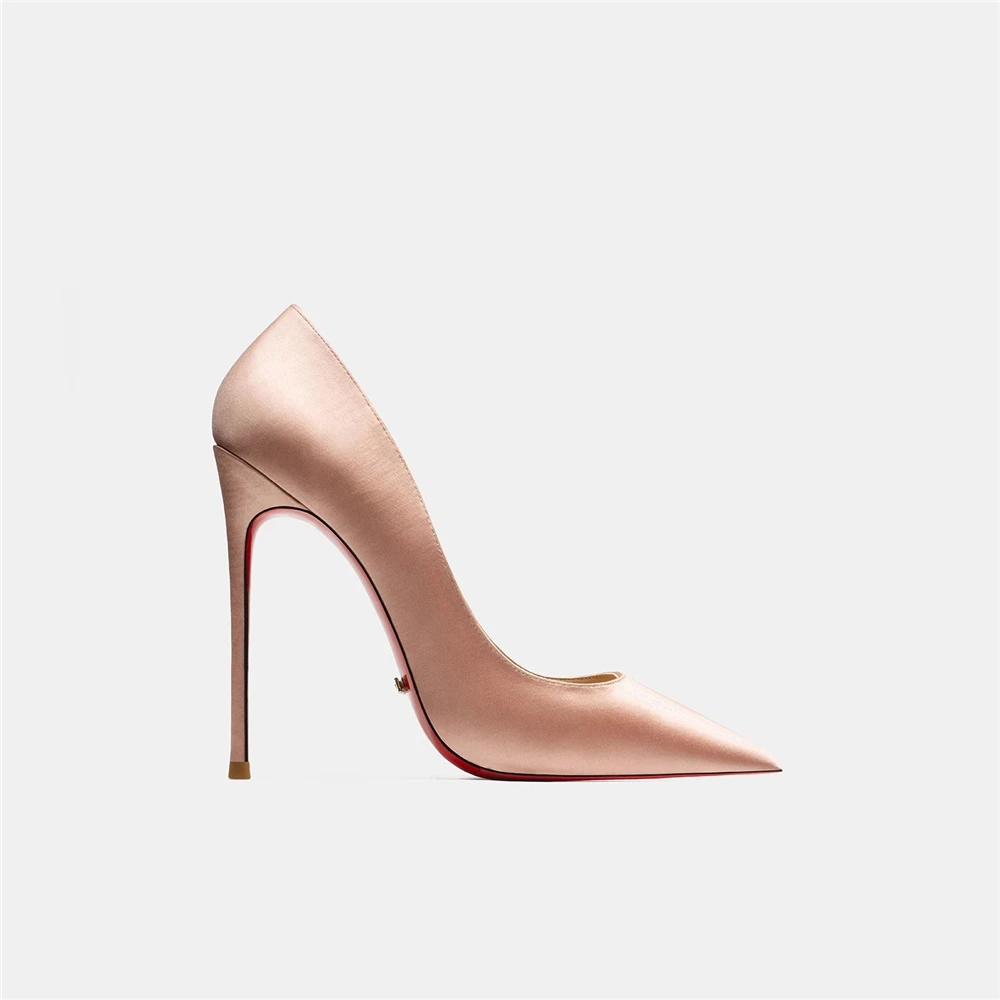Autumn new pointed toe shallow silk simple leather single shoes thin high heel banquet dress large size small size women's shoes
Autumn new pointed toe shallow silk simple leather single shoes thin high heel banquet dress large size small size women's shoes
