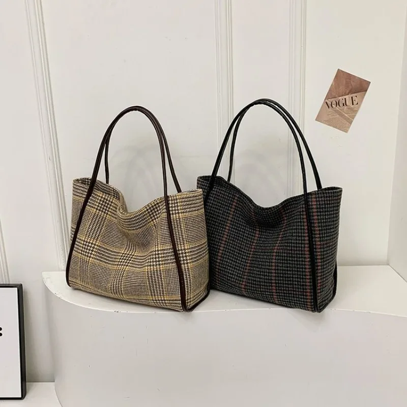 High-End Minimalist Diaper Bag Luxury Brand Messenger Vintage Original Retro Purse for Ladies Stylish Solid Color Handbag
High-End Minimalist Diaper Bag Luxury Brand Messenger Vintage Original Retro Purse for Ladies Stylish Solid Color Handbag