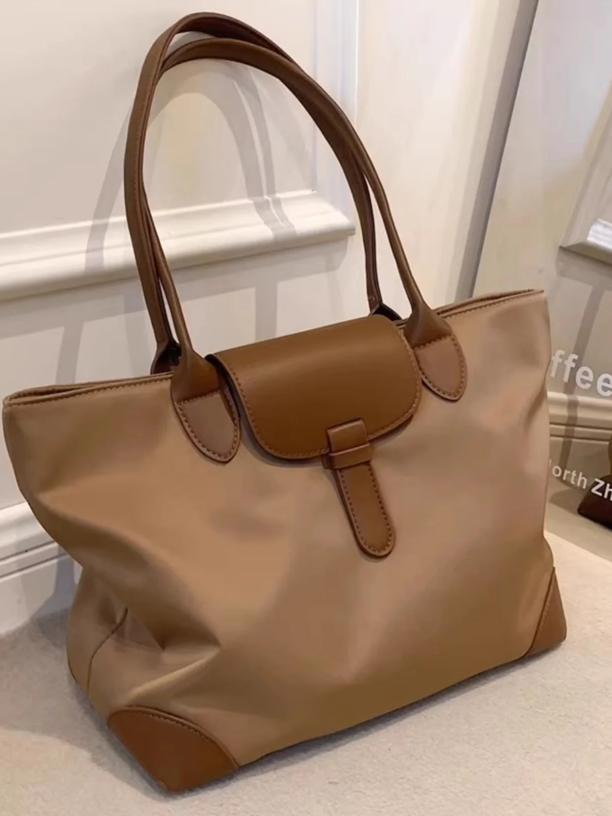 Fashion Casual Shoulder Bag Women High Quality nylon Handbags Large Capacity Classic Tote Bag Folding Designer
Fashion Casual Shoulder Bag Women High Quality nylon Handbags Large Capacity Classic Tote Bag Folding Designer
