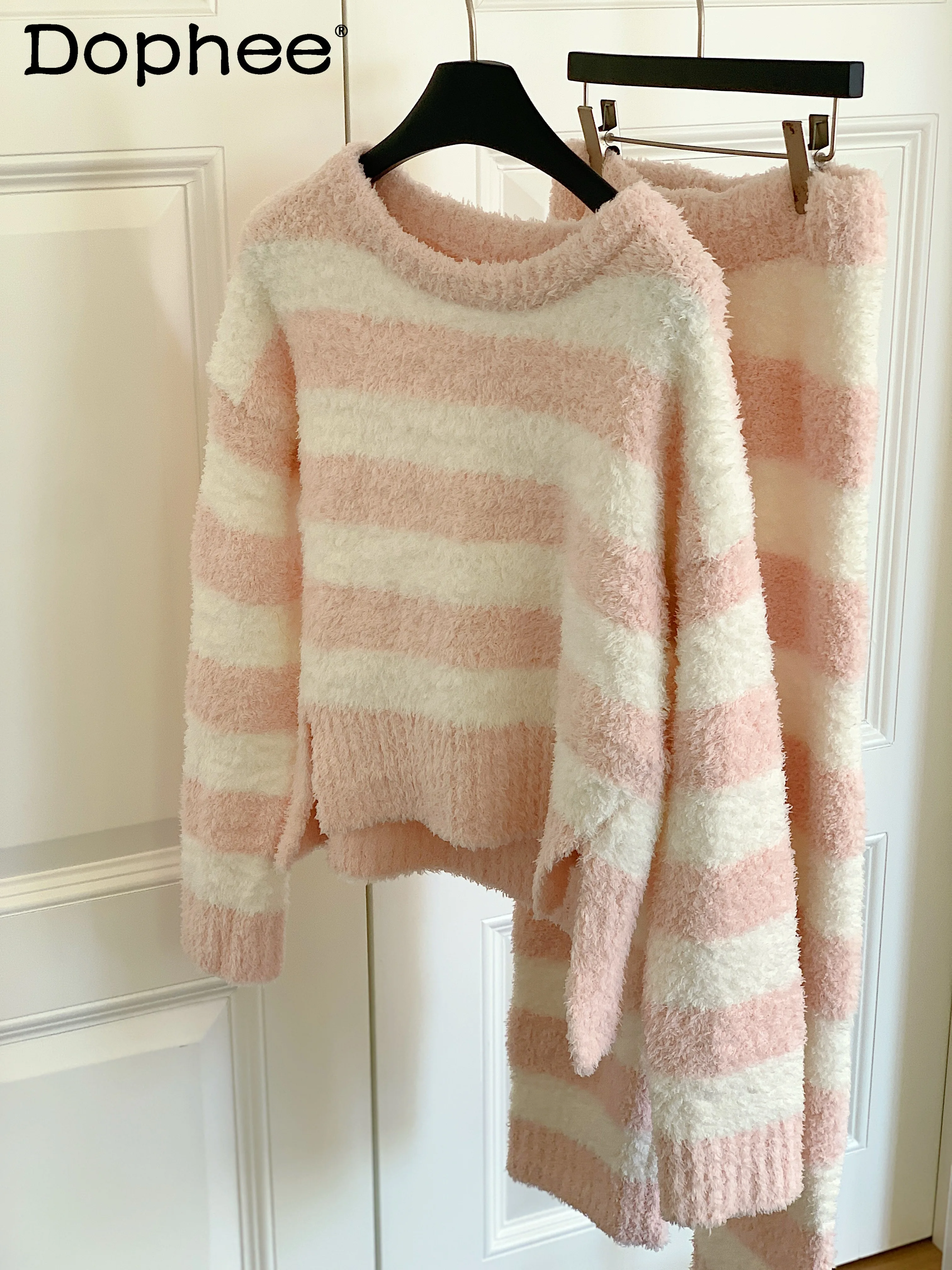 Осенние новые плюшевые теплые пижамы в розовую полоску в японском стиле, модные удобные носимые комплекты домашней одежды с круглым вырезом для женщин
Осенние новые плюшевые теплые пижамы в розовую полоску в японском стиле, модные удобные носимые комплекты домашней одежды с круглым вырезом для женщин