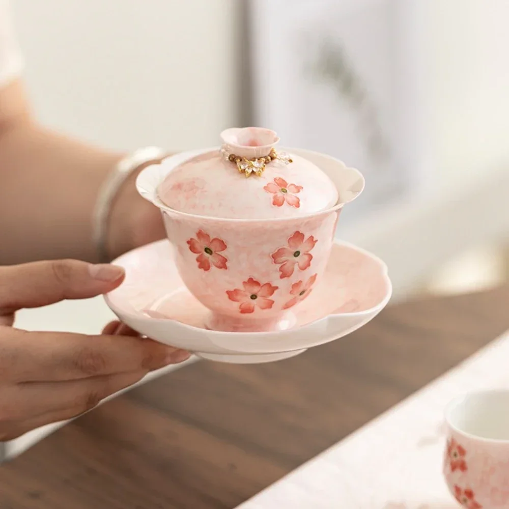 Pink-dyed Flower Hand-painted Cherry Blossom Cover Bowl Chinese Ceramic Tea Maker for Girls Tea Bowl Retro Kung Fu Tea Set Gift
Pink-dyed Flower Hand-painted Cherry Blossom Cover Bowl Chinese Ceramic Tea Maker for Girls Tea Bowl Retro Kung Fu Tea Set Gift