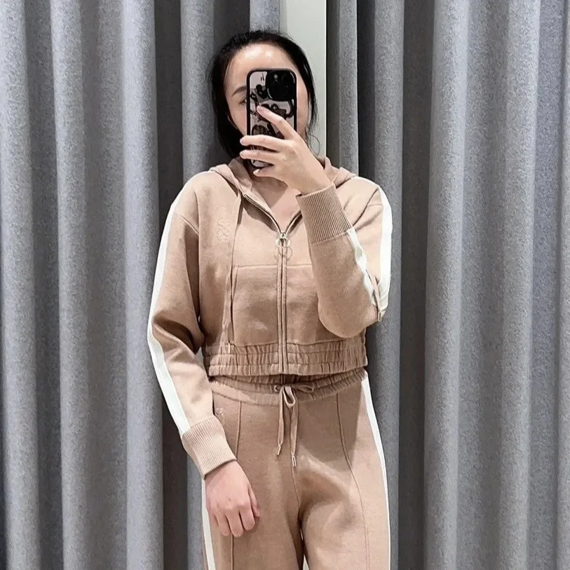 Fall/Winter Women Contrast Stripe Drawstring Hoodie Long Sleeve Zipper Solid Knit Coat Pocket Elastic Casual Knitwear Cardigan
Fall/Winter Women Contrast Stripe Drawstring Hoodie Long Sleeve Zipper Solid Knit Coat Pocket Elastic Casual Knitwear Cardigan