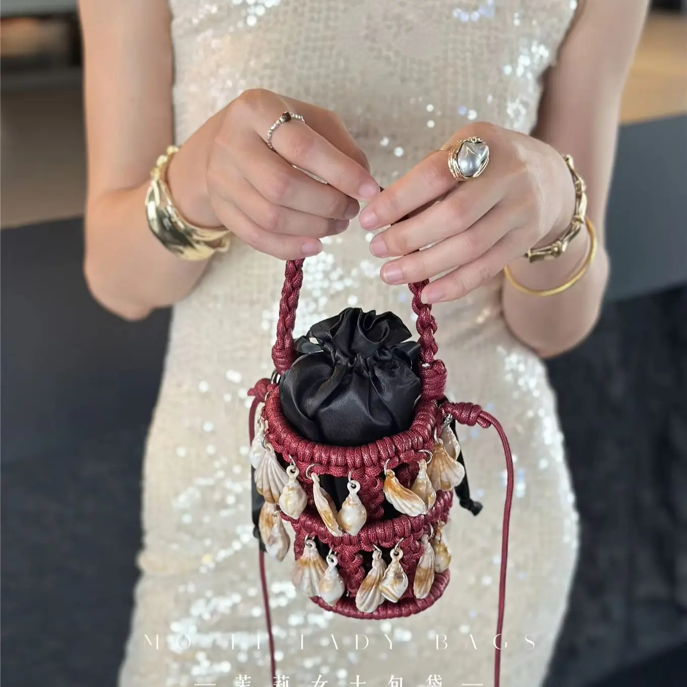 Summer Shell-Weave Bucket Bag Handmade Knitting Shoulder Bag Bohemian Conch Beach Bags Mini Hollow Crossbody Bags for Women
Summer Shell-Weave Bucket Bag Handmade Knitting Shoulder Bag Bohemian Conch Beach Bags Mini Hollow Crossbody Bags for Women