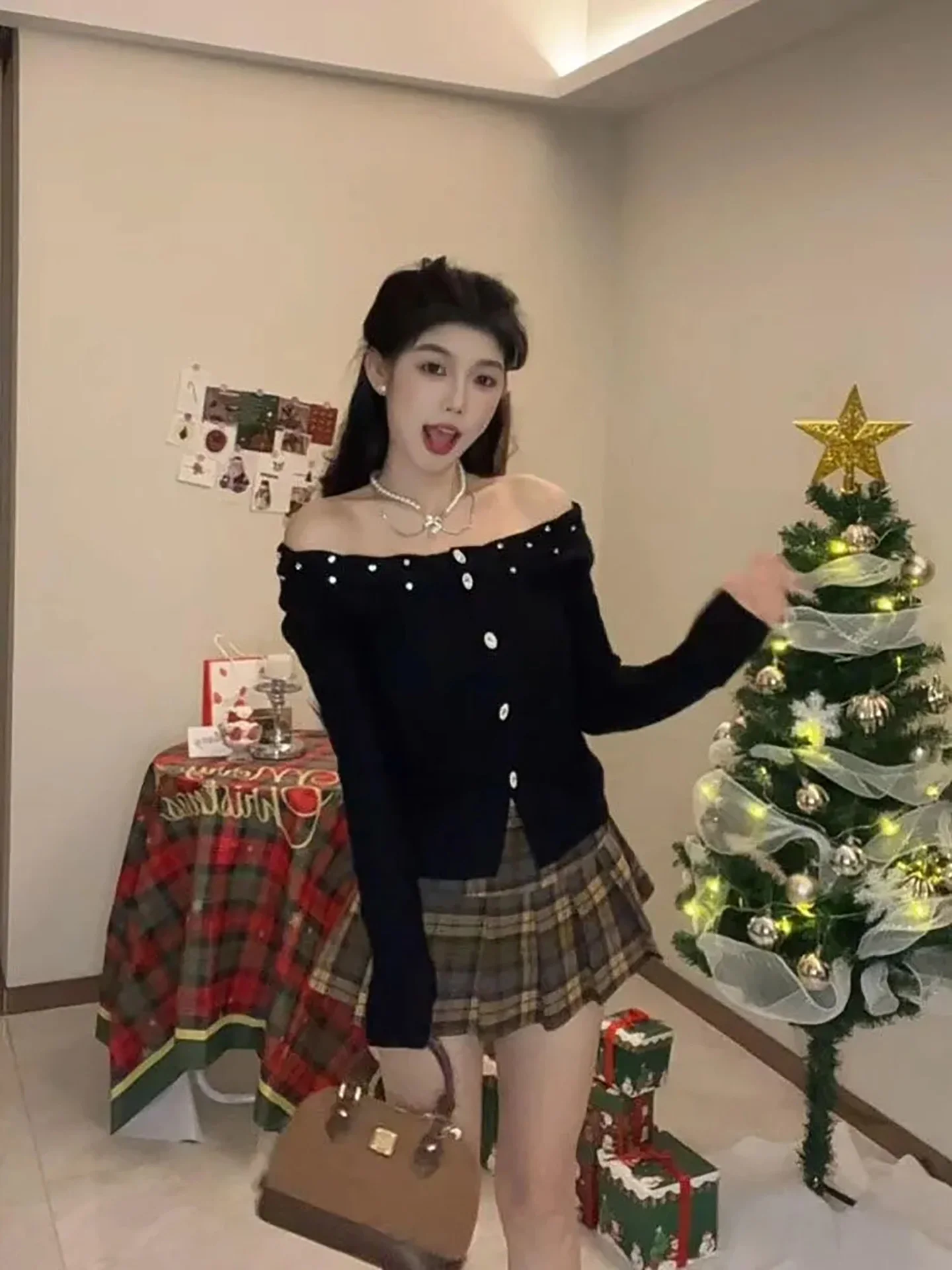 Ele Bla Knitted Sweater Women's Slim Fit Diamond Embellied One oulder Spring New Sle Korean Sle Long Sve
Ele Bla Knitted Sweater Women's Slim Fit Diamond Embellied One oulder Spring New Sle Korean Sle Long Sve