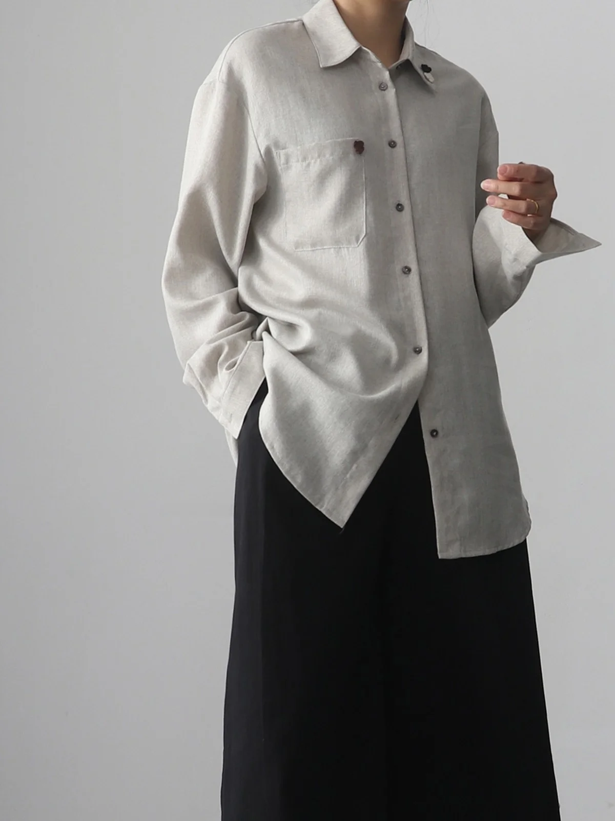 Whooos Minimalist Style Spring Flower Loose Long Sleeve Shirt Comfortable Commute Versatile Loose Feeling Women's Top
Whooos Minimalist Style Spring Flower Loose Long Sleeve Shirt Comfortable Commute Versatile Loose Feeling Women's Top