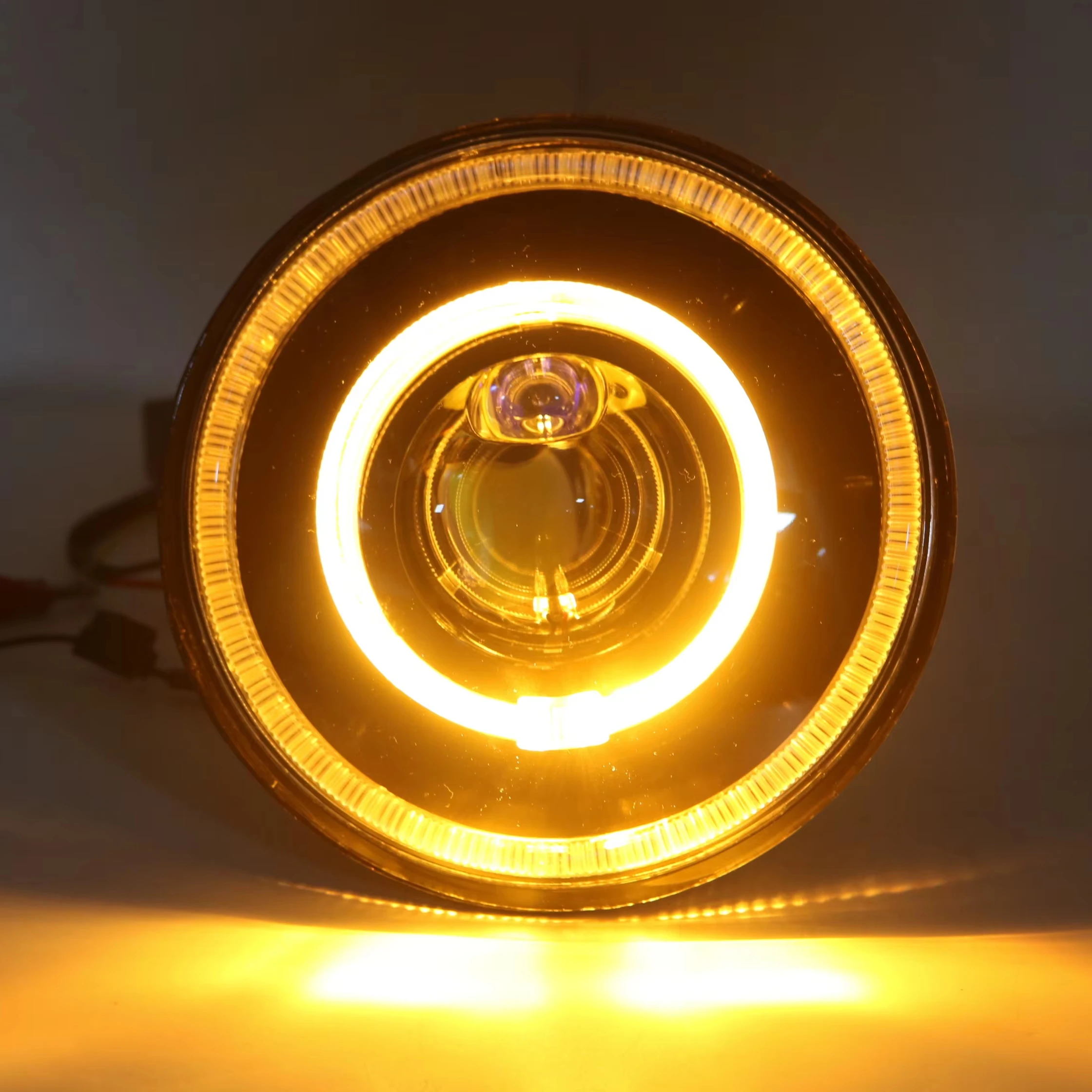 Sanvi 7 Inch Customizable LED Headlight RetroFit Assembly Off-Road Vehicles Fashion for Jeep 12V
Sanvi 7 Inch Customizable LED Headlight RetroFit Assembly Off-Road Vehicles Fashion for Jeep 12V