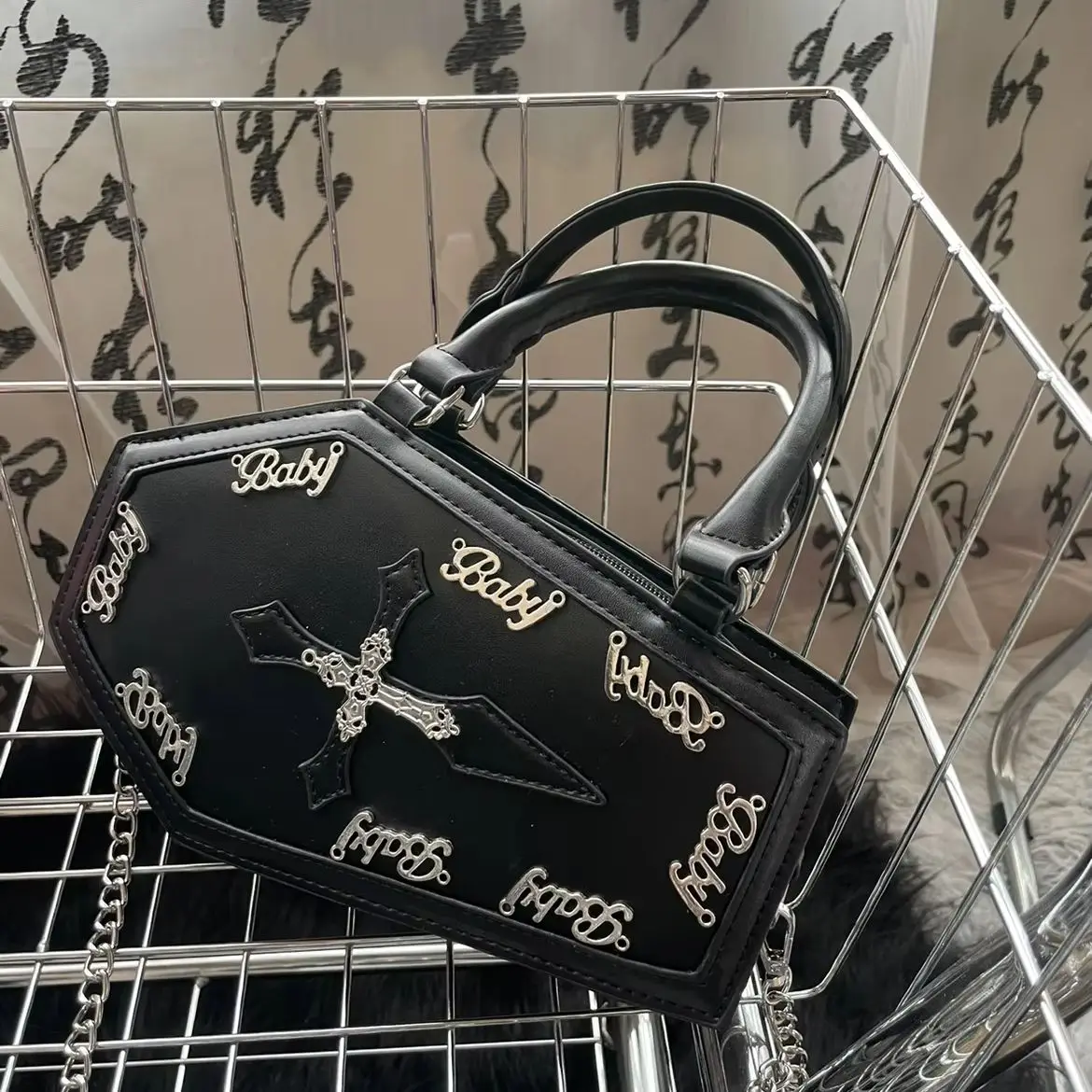 Gothic Crossbody Bags for Women Coffin Shoulder Bag Purse Cool Y2K handbag PU Leather Halloween Message Bag
Gothic Crossbody Bags for Women Coffin Shoulder Bag Purse Cool Y2K handbag PU Leather Halloween Message Bag