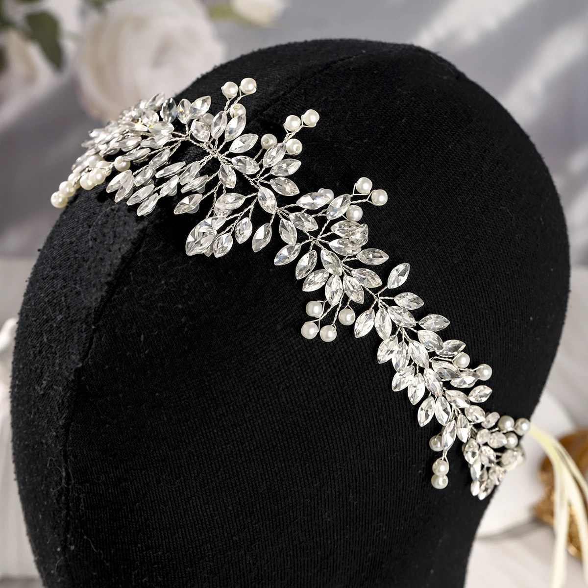 Korean Luxury Crystal Hairband Headpiece Fashion Bridal Headband Pearl Hair Jewelry Accessories Banquet Women's Tiara
Korean Luxury Crystal Hairband Headpiece Fashion Bridal Headband Pearl Hair Jewelry Accessories Banquet Women's Tiara