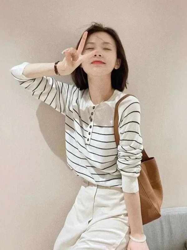 Women's Long Sleeve Knitted Sweater Striped Base Layer Top Spring Autumn Design Sense French Style Polyester Fiber round Neck
Women's Long Sleeve Knitted Sweater Striped Base Layer Top Spring Autumn Design Sense French Style Polyester Fiber round Neck