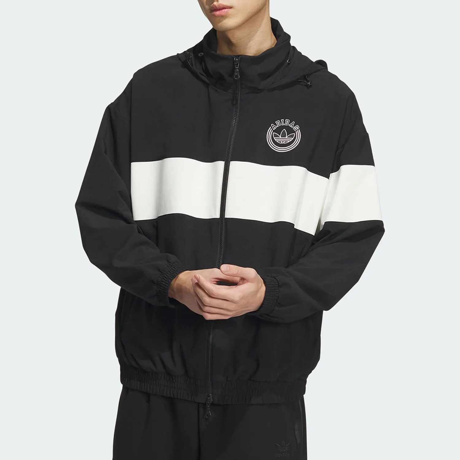 Оригинальная мужская классическая спортивная куртка Adidas с капюшоном IU4793
Оригинальная мужская классическая спортивная куртка Adidas с капюшоном IU4793