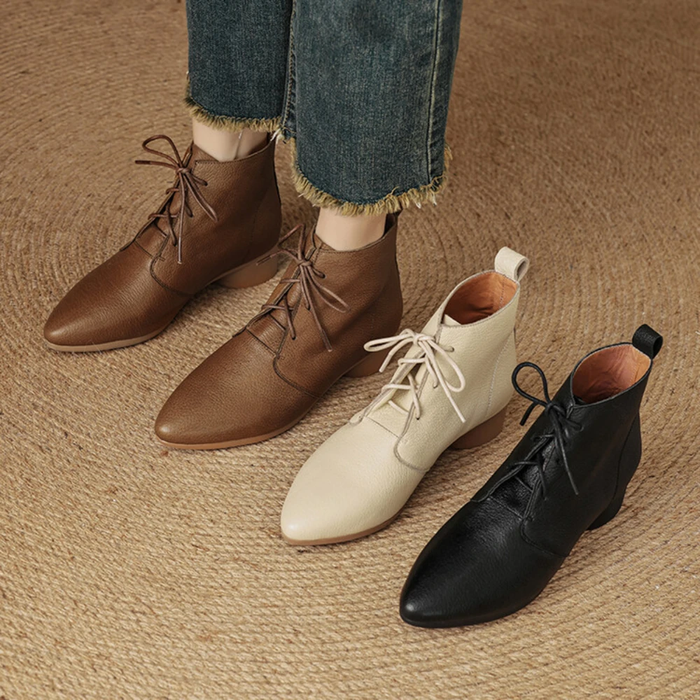 European and American style autumn and winter genuine leather short boots for women, low heels, lace up pointed boots for women
European and American style autumn and winter genuine leather short boots for women, low heels, lace up pointed boots for women
