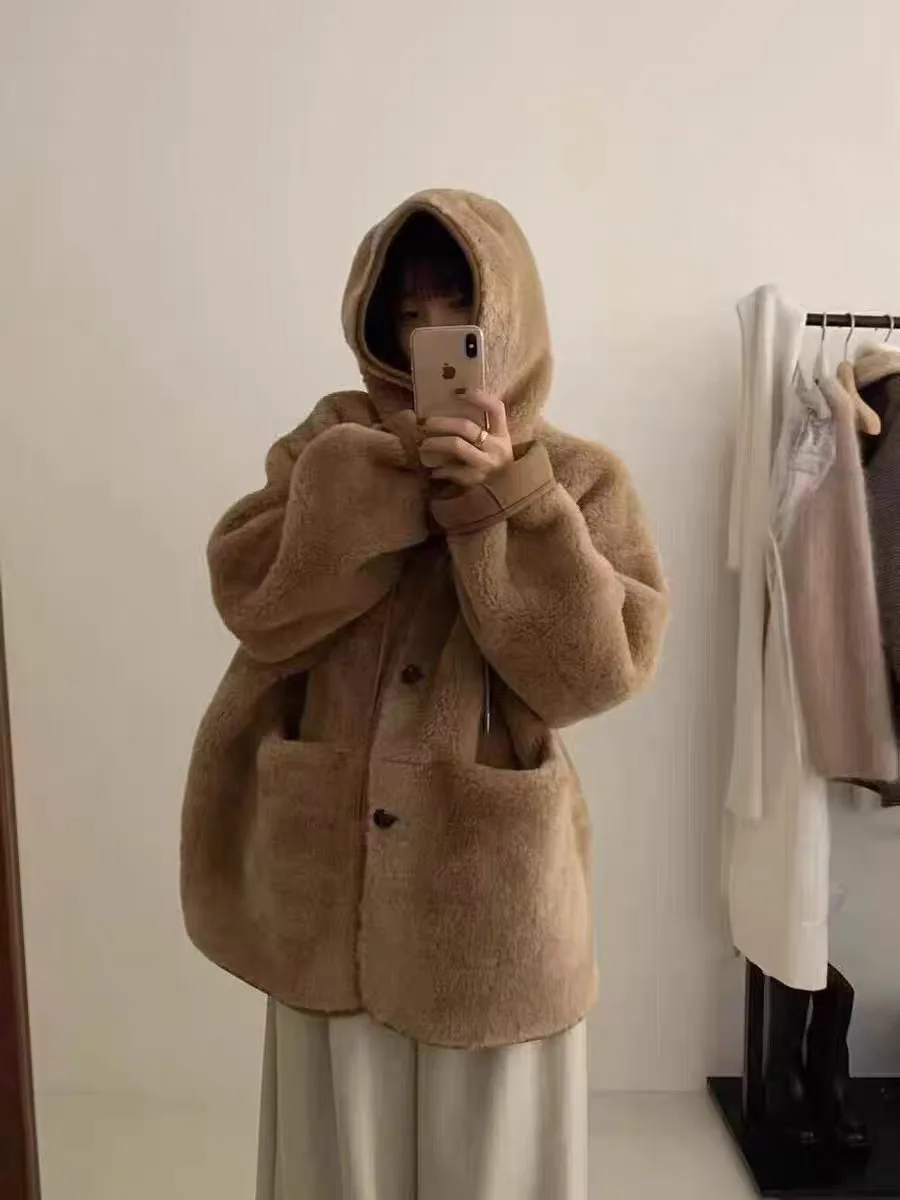 Двусторонняя куртка с меховой отделкой в винтажном стиле, с капюшоном на шнурке, средней длины, зимняя верхняя одежда для молодых женщин
Двусторонняя куртка с меховой отделкой в винтажном стиле, с капюшоном на шнурке, средней длины, зимняя верхняя одежда для молодых женщин