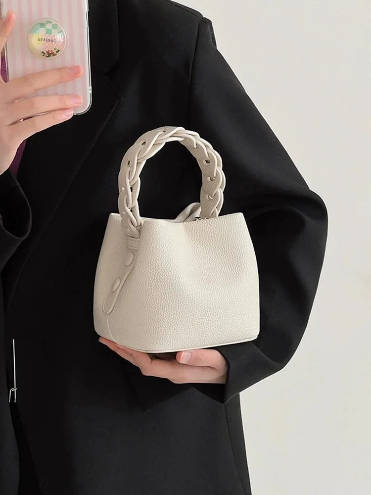 Soft Leather Woven Buet Bag Women's Faionable Basket Handbag New 2025 Crossbody Small Bag Casual Sle PU Leather
Soft Leather Woven Buet Bag Women's Faionable Basket Handbag New 2025 Crossbody Small Bag Casual Sle PU Leather