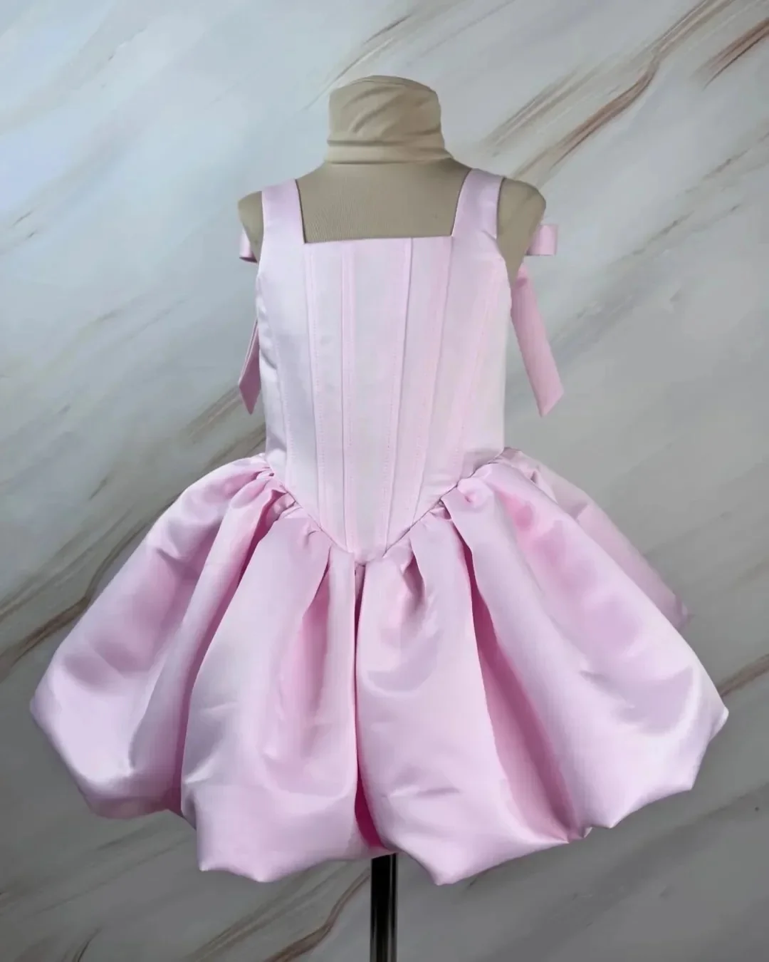 Pink Satin Flower Girl Dresses For Wedding Square Neck Mini Bow Kids Birthday Party First Communion Ball Gowns Customized
Pink Satin Flower Girl Dresses For Wedding Square Neck Mini Bow Kids Birthday Party First Communion Ball Gowns Customized