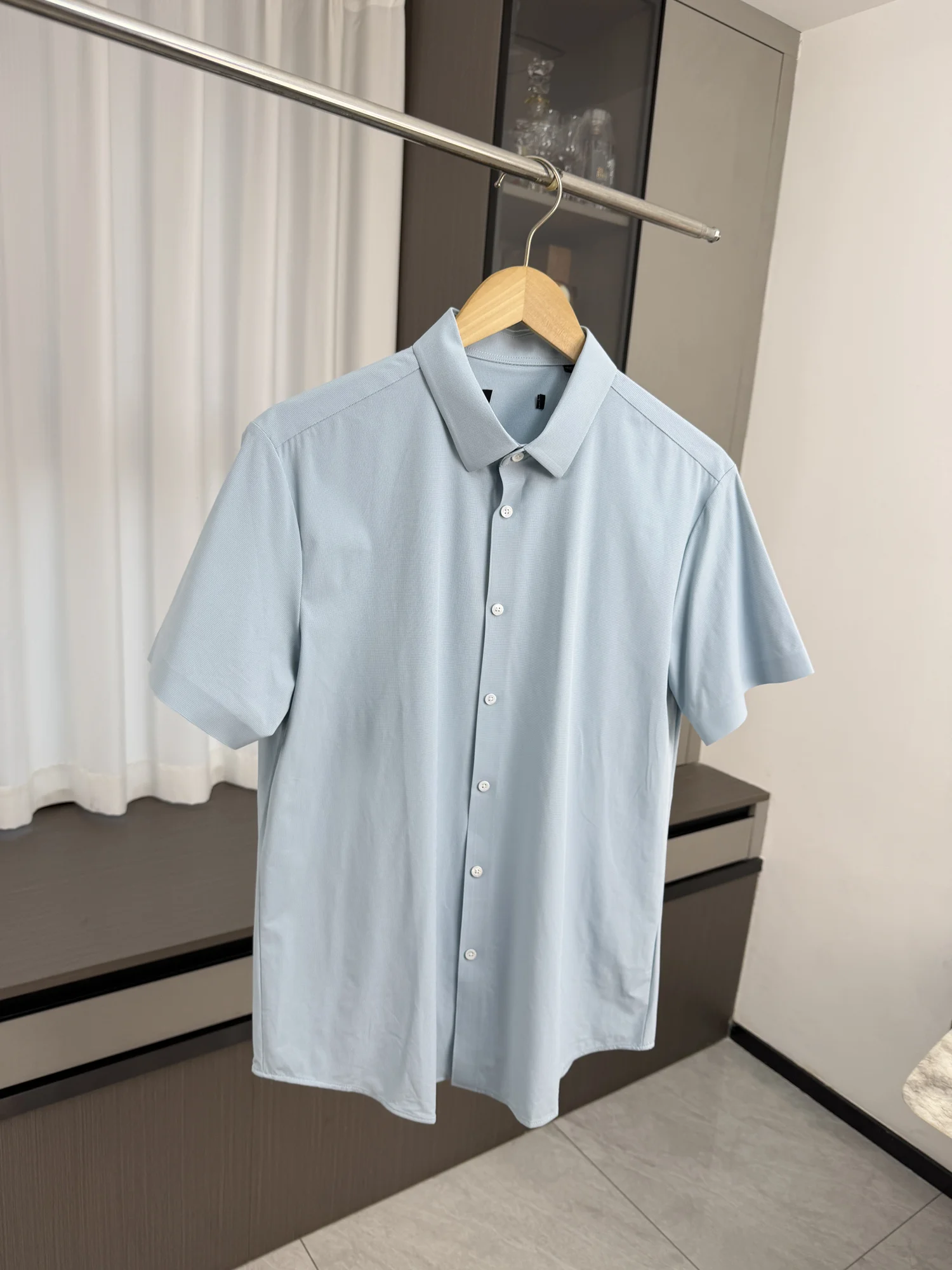 Skin-friendly Breathable Ice Silk Short Sleeve Men's Shirt Summer Fashion Versatile Half Sleeve Button-up Casual Standard Fit
Skin-friendly Breathable Ice Silk Short Sleeve Men's Shirt Summer Fashion Versatile Half Sleeve Button-up Casual Standard Fit