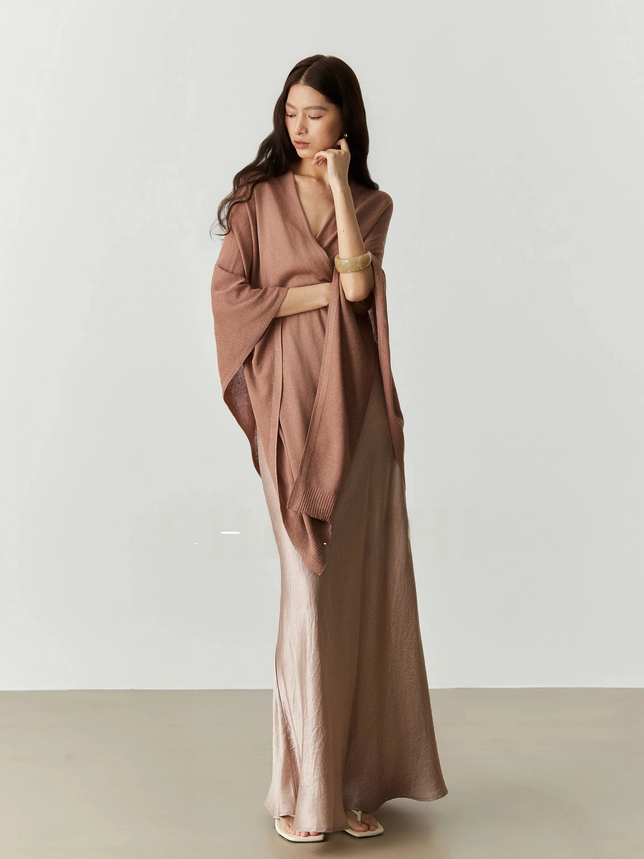 Elegant Loose Fit V-Neck Open Cardigan Women's Lyocell Linen Long Seven-Quarter Sleeve Knitted Sun Protection Shirt
Elegant Loose Fit V-Neck Open Cardigan Women's Lyocell Linen Long Seven-Quarter Sleeve Knitted Sun Protection Shirt