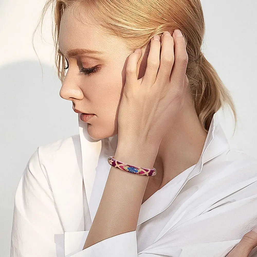 Double Bangle Vintage Cloisonne Bangle Traditional Classic Hollow Out Flower Bangle Vintage Ethnic Women's Hand Bracelet
Double Bangle Vintage Cloisonne Bangle Traditional Classic Hollow Out Flower Bangle Vintage Ethnic Women's Hand Bracelet
