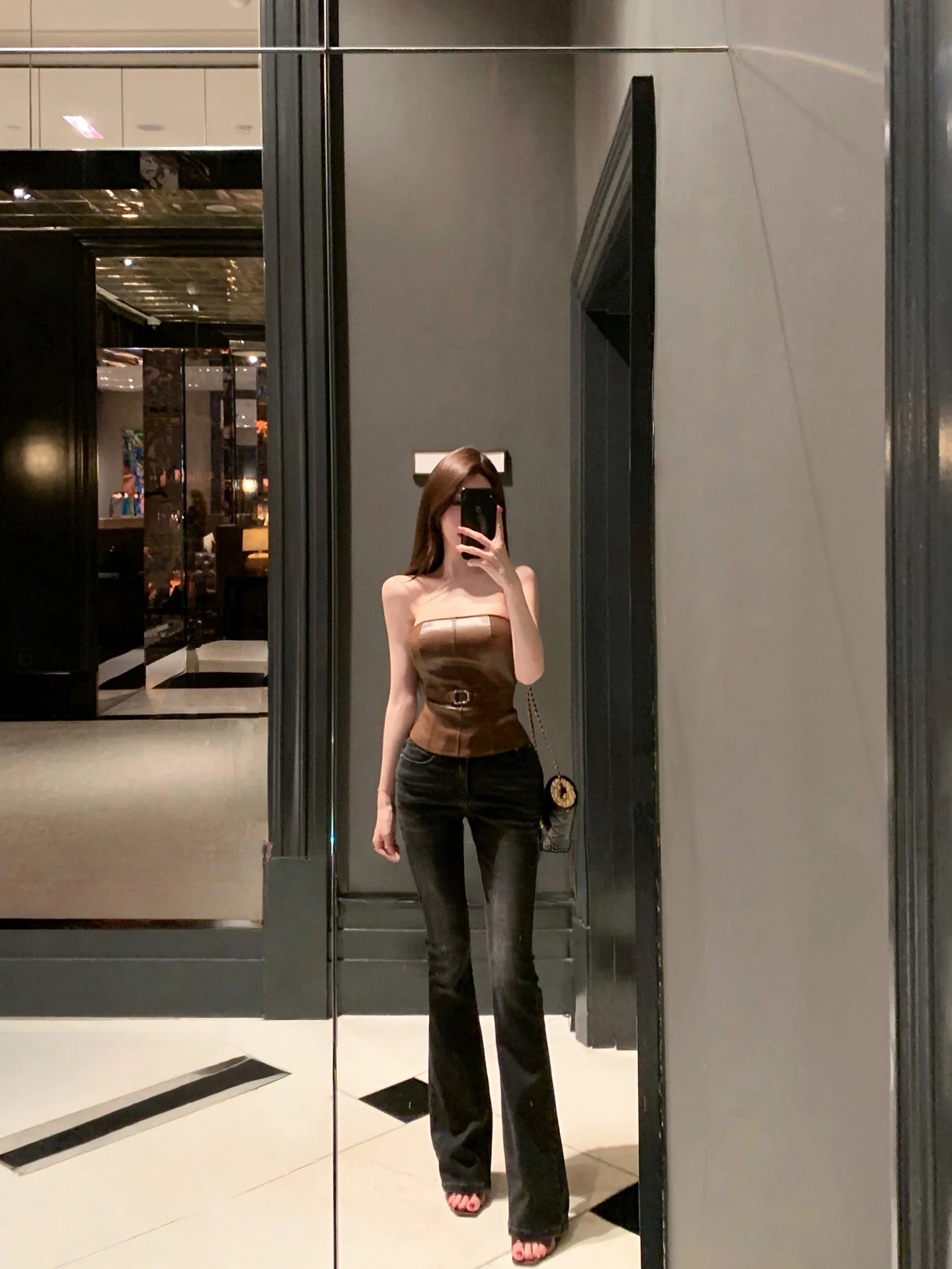 Джинсы-клеш в стиле ретро с высокой талией для девочек, утягивающие, из денима, на все сезоны, с высокой эластичностью, облегающий крой
Джинсы-клеш в стиле ретро с высокой талией для девочек, утягивающие, из денима, на все сезоны, с высокой эластичностью, облегающий крой