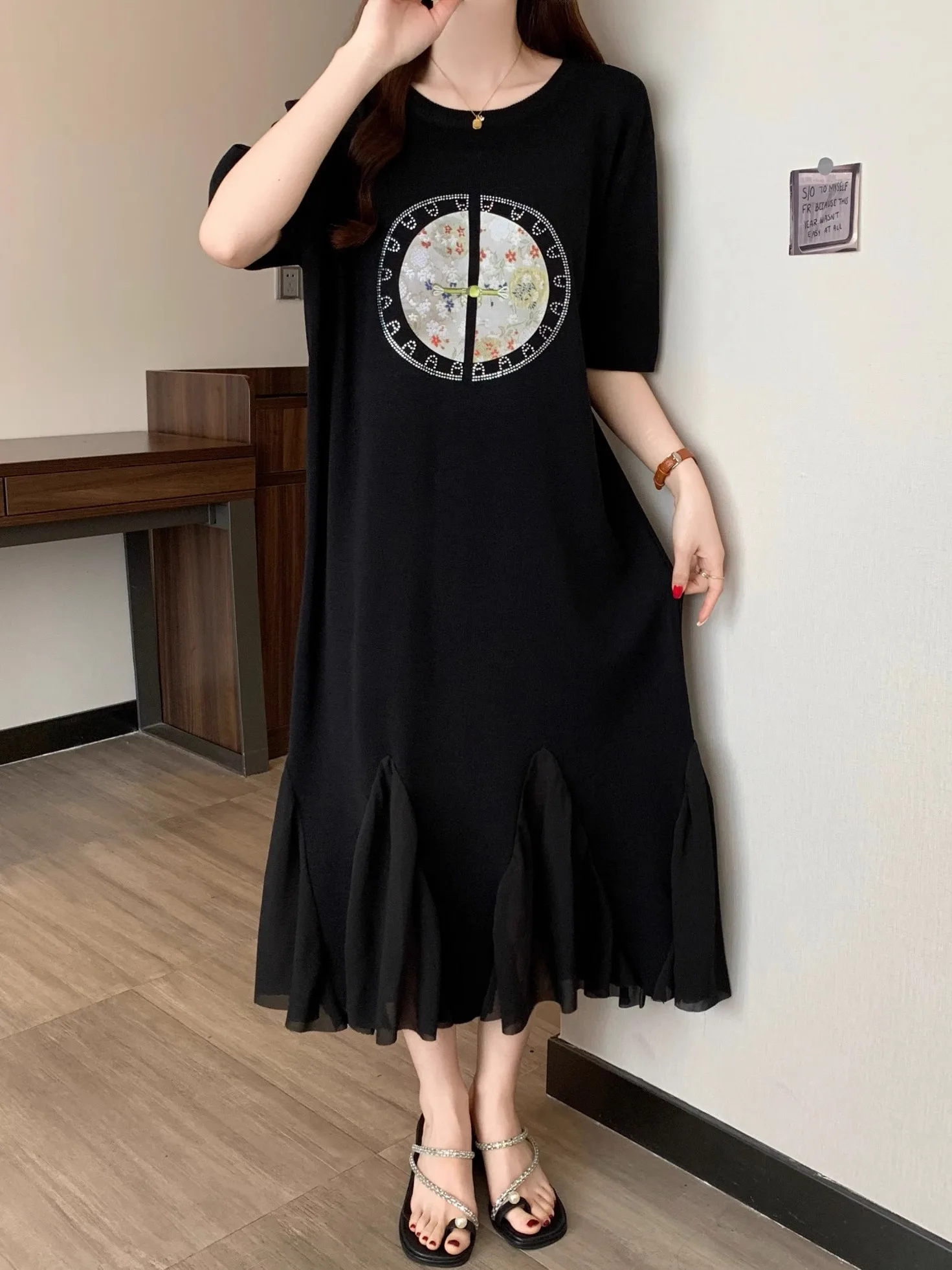 Summer New Women's Dress Loose Commuter Printed Round Neck Oversized Fishtail Skirt
Summer New Women's Dress Loose Commuter Printed Round Neck Oversized Fishtail Skirt