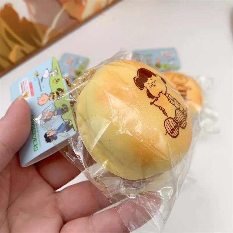 Cute and super soft Snoopy, slower rebound than burger, squioshy decompression, soft PU simulation Snoopy pendant
Cute and super soft Snoopy, slower rebound than burger, squioshy decompression, soft PU simulation Snoopy pendant
