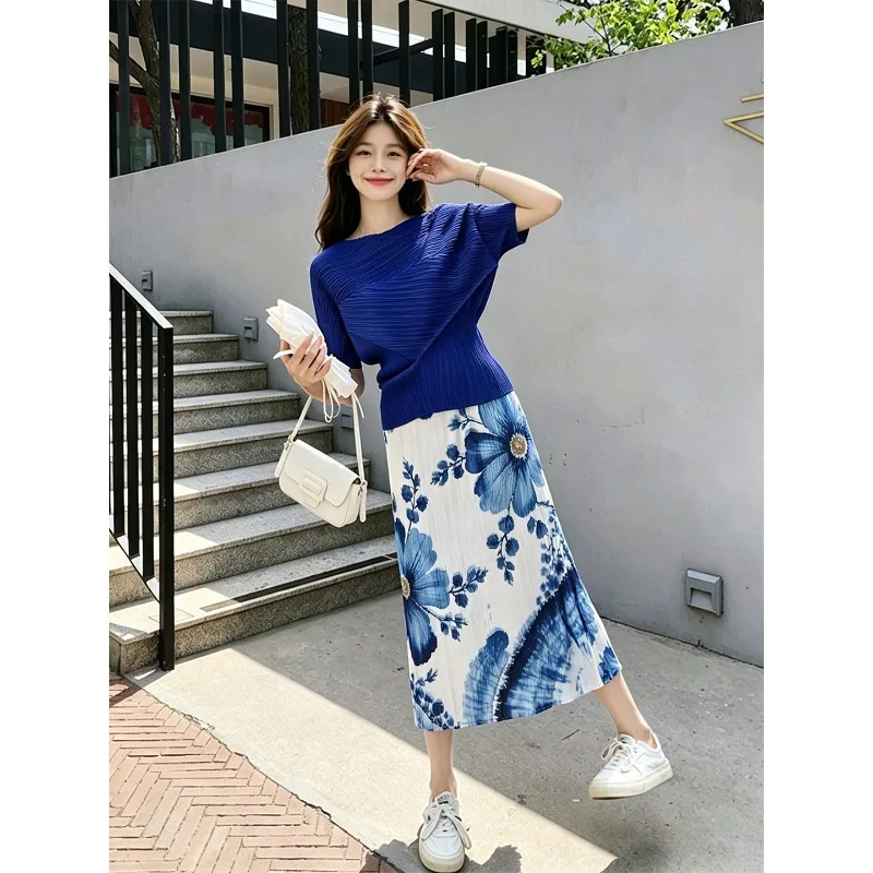 Miyake Pleated Skirt Set Plisse 2026 Summer New Blue Printed Women's Short Sleeve Top and Skirt High-end Elegant Fashion Set
Miyake Pleated Skirt Set Plisse 2026 Summer New Blue Printed Women's Short Sleeve Top and Skirt High-end Elegant Fashion Set