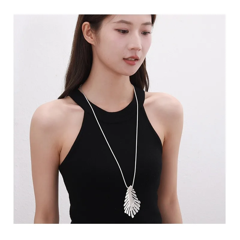 Sweater Chain for New Feathers Irregular Design Sense Alloy Jewelry Women's Trend Sweater Chain
Sweater Chain for New Feathers Irregular Design Sense Alloy Jewelry Women's Trend Sweater Chain