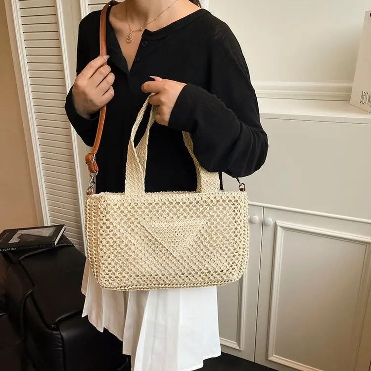 2025 Winter 785 New Shoulder Messenger Handbag Small Square Bag Commuter Bag Large Capacity Tote Bag
2025 Winter 785 New Shoulder Messenger Handbag Small Square Bag Commuter Bag Large Capacity Tote Bag